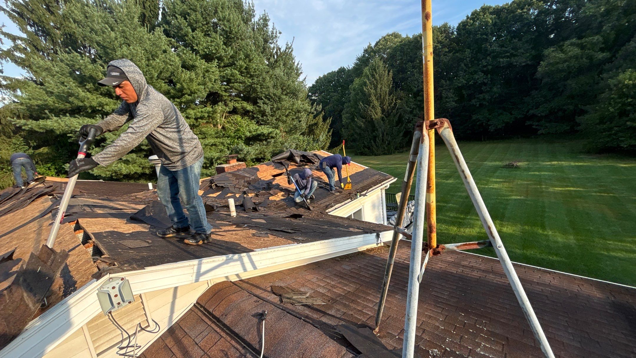 Roof Replacement using Owens Corning Onyx Black by 180 Contractors