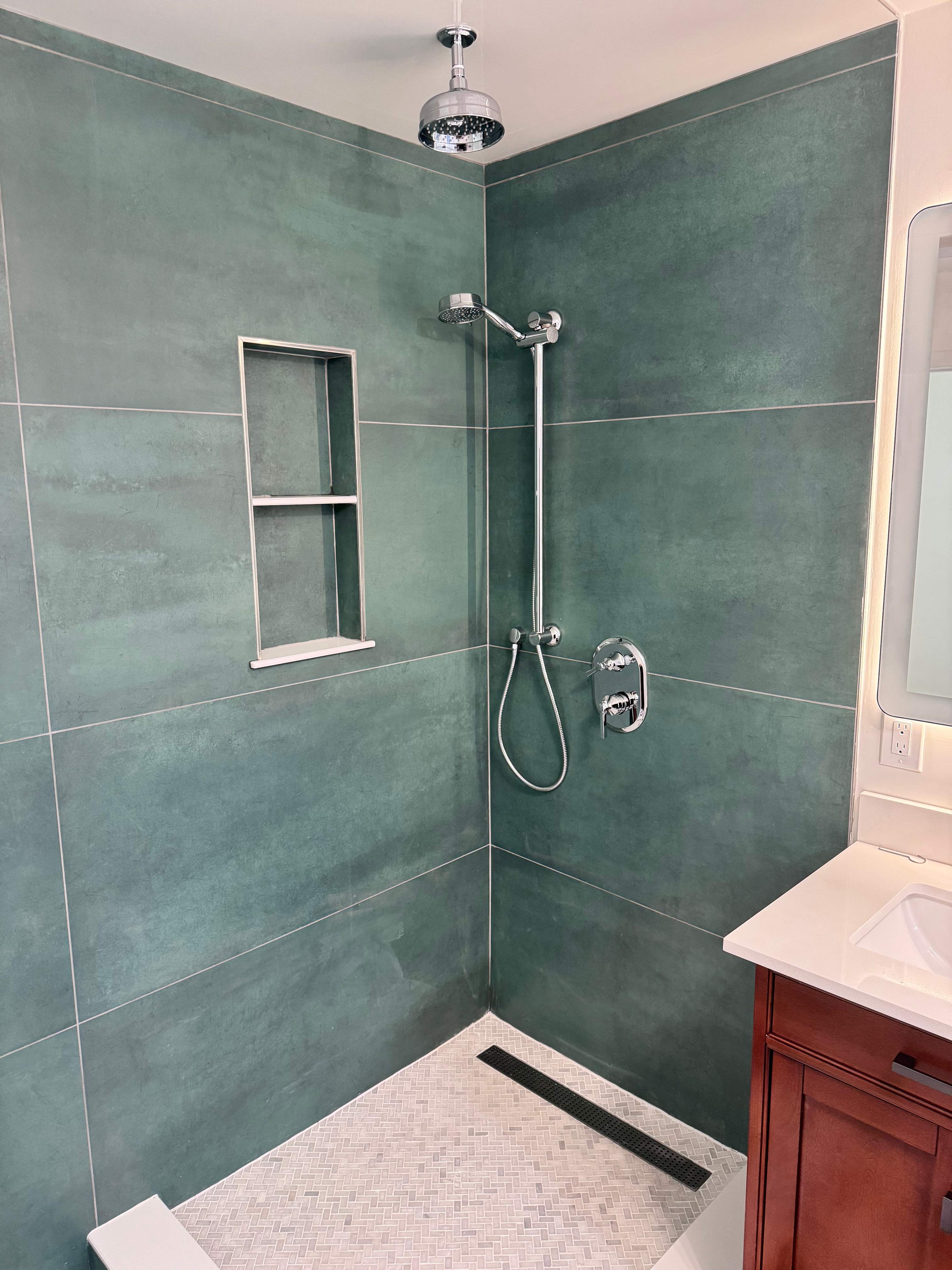 Master bathroom remodeling by Prudencio