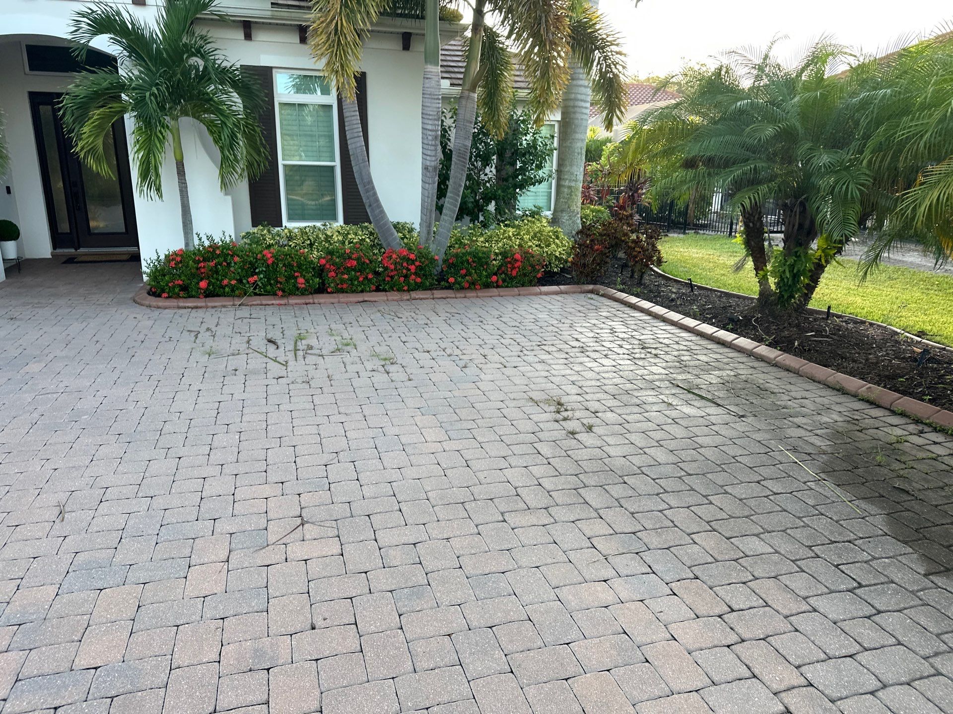 Paver Patio/Lanai & Driveway Cleaning in Winding River, Bradenton, FL | Sunshine AquaWash by Sunshine AquaWash