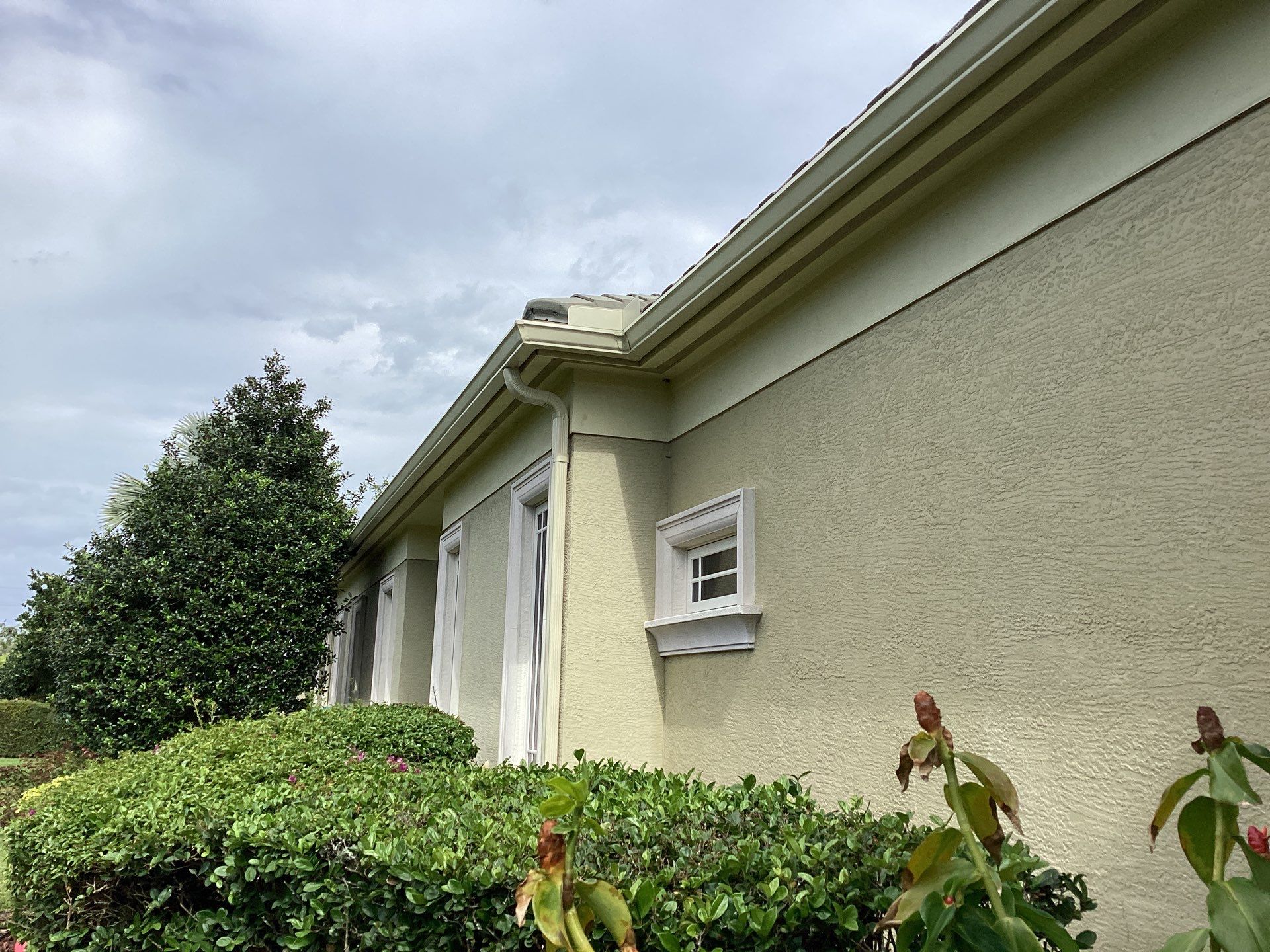 Gutter Project 7 inch seamless gutters using Cameo Gutters in Sarasota FL by Gutter Professors