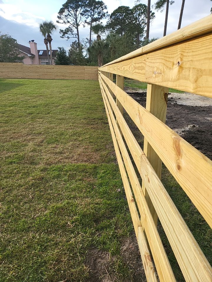 You can never go wrong with Horizontal by Hip Square Fence Inc.
