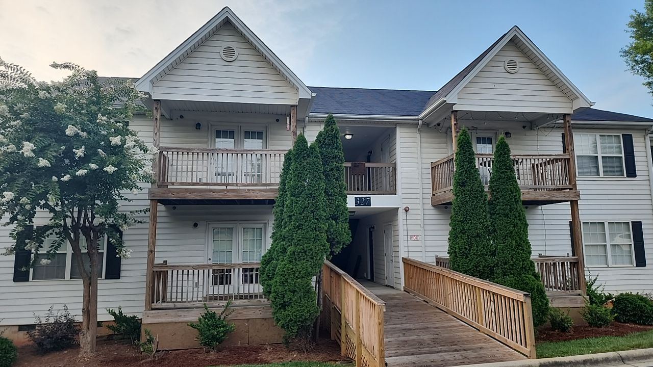 Appartment cleaning by Power Wash Masters LLC
