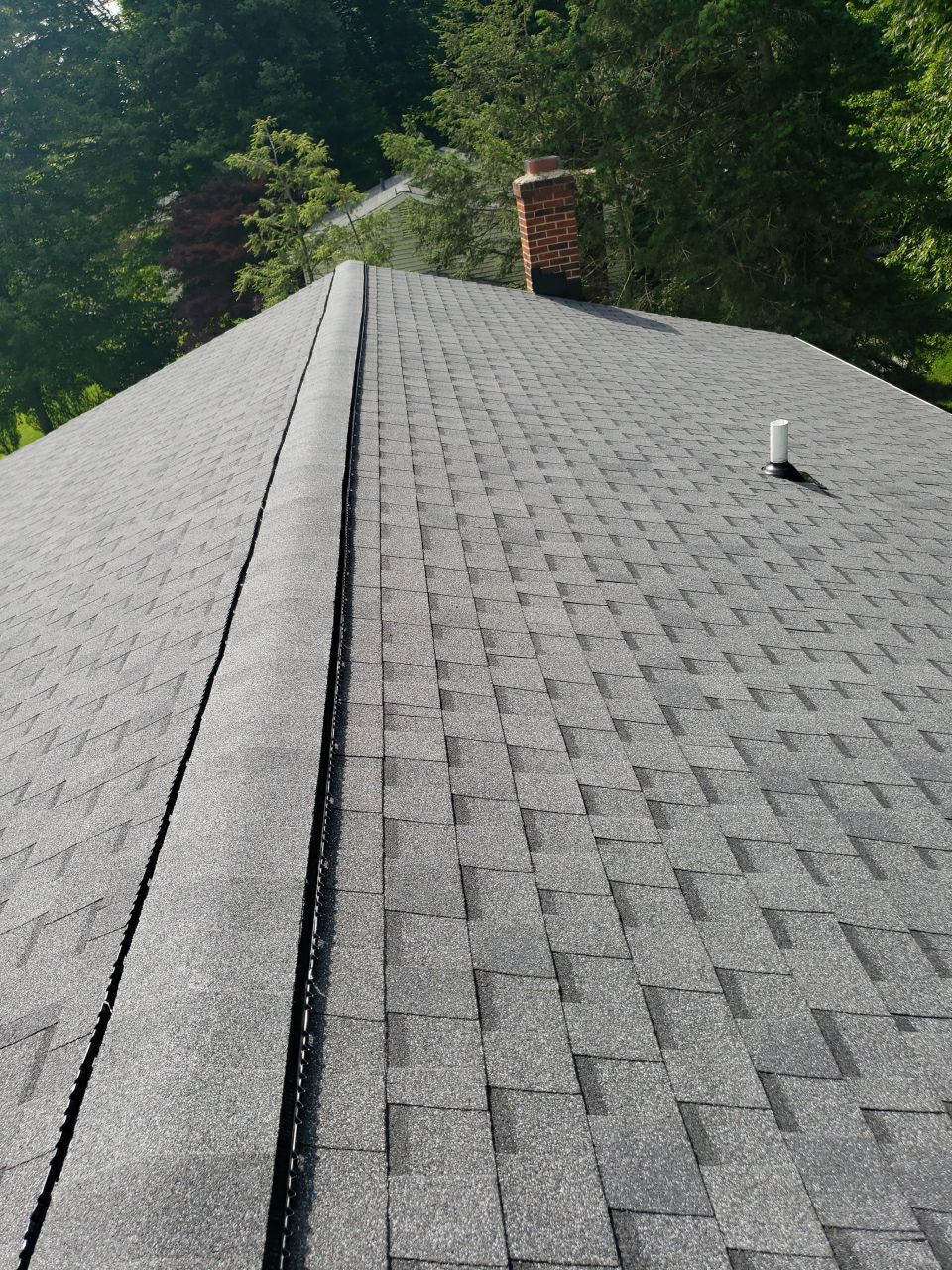 Brand: Atlas Pinnacle Color: Pristine Scotchgarde Pewter Drip: White by Eagle Eye Roofing