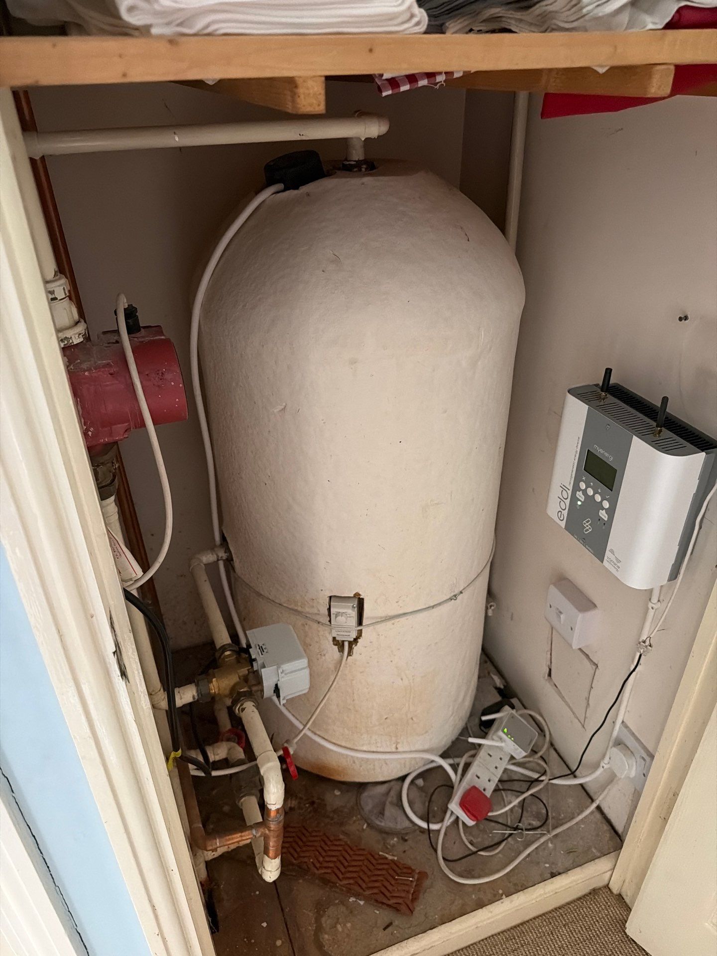 Complete Renewable Energy Upgrade in Walkington 🏡♻️ by Elite Services Group Ltd