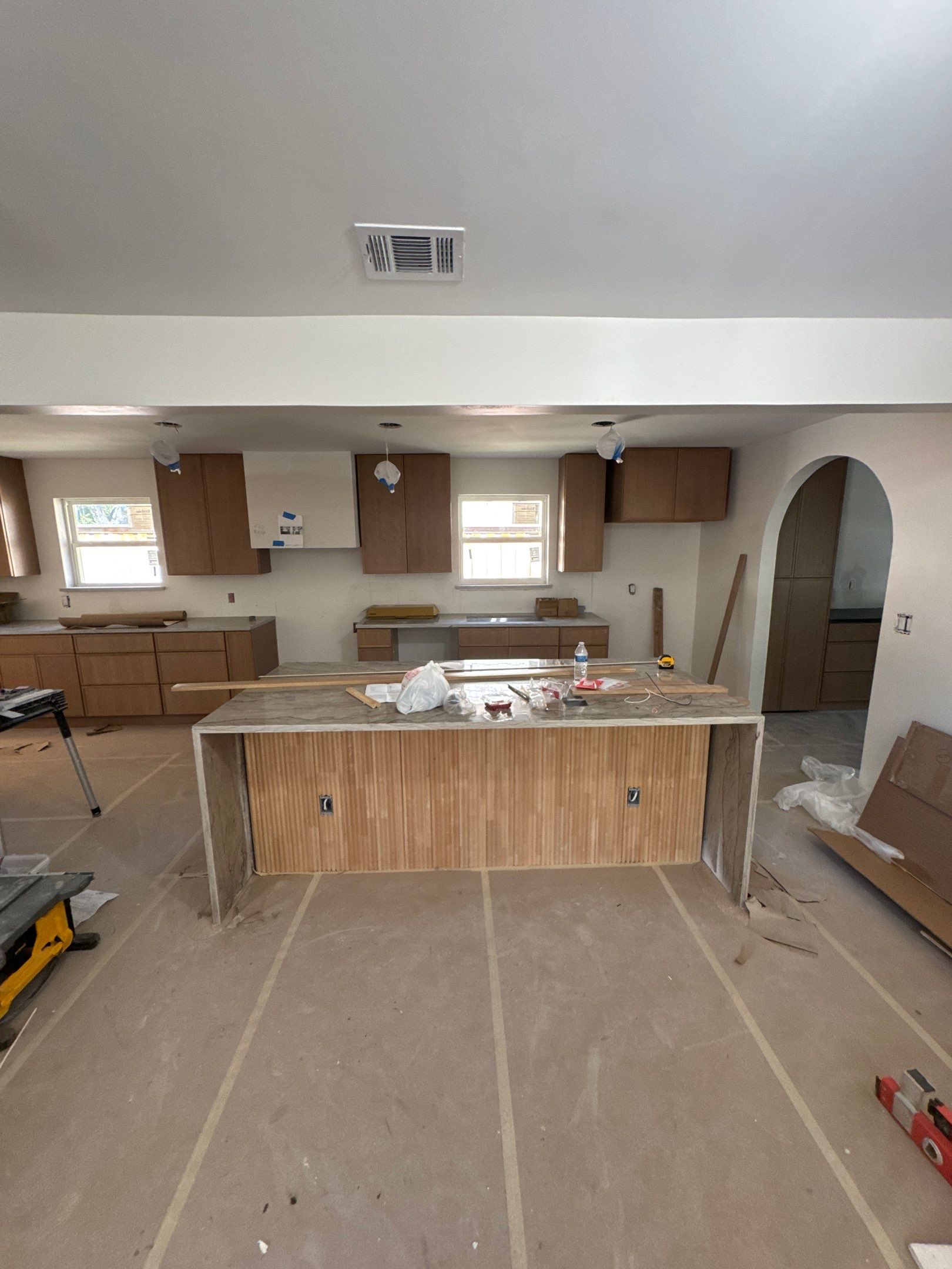 Layout-Loving Kitchen: Premium Cabinets Delivered in 7 Days Flat by Tibi Soli LLC