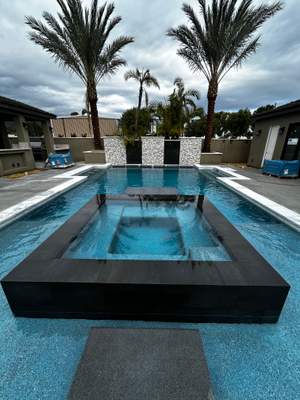 Pool spa zero edge spa, large water wall, floating steps, bar stools