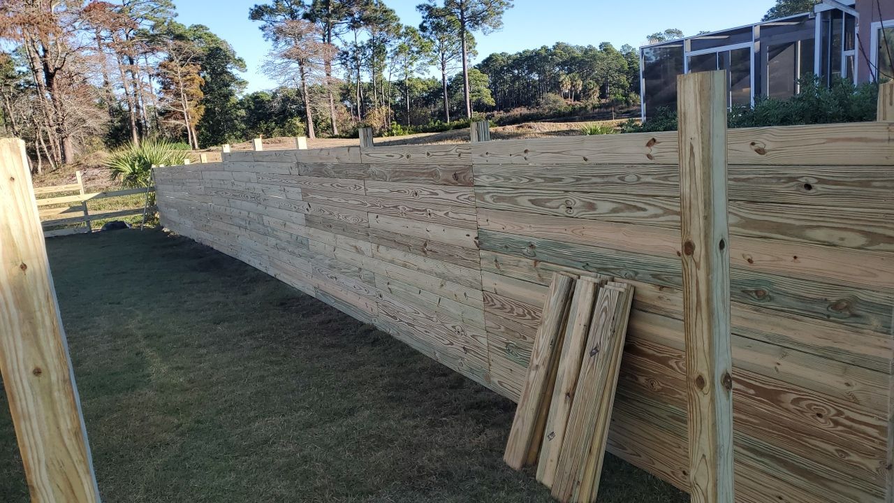 You can never go wrong with Horizontal by Hip Square Fence Inc.