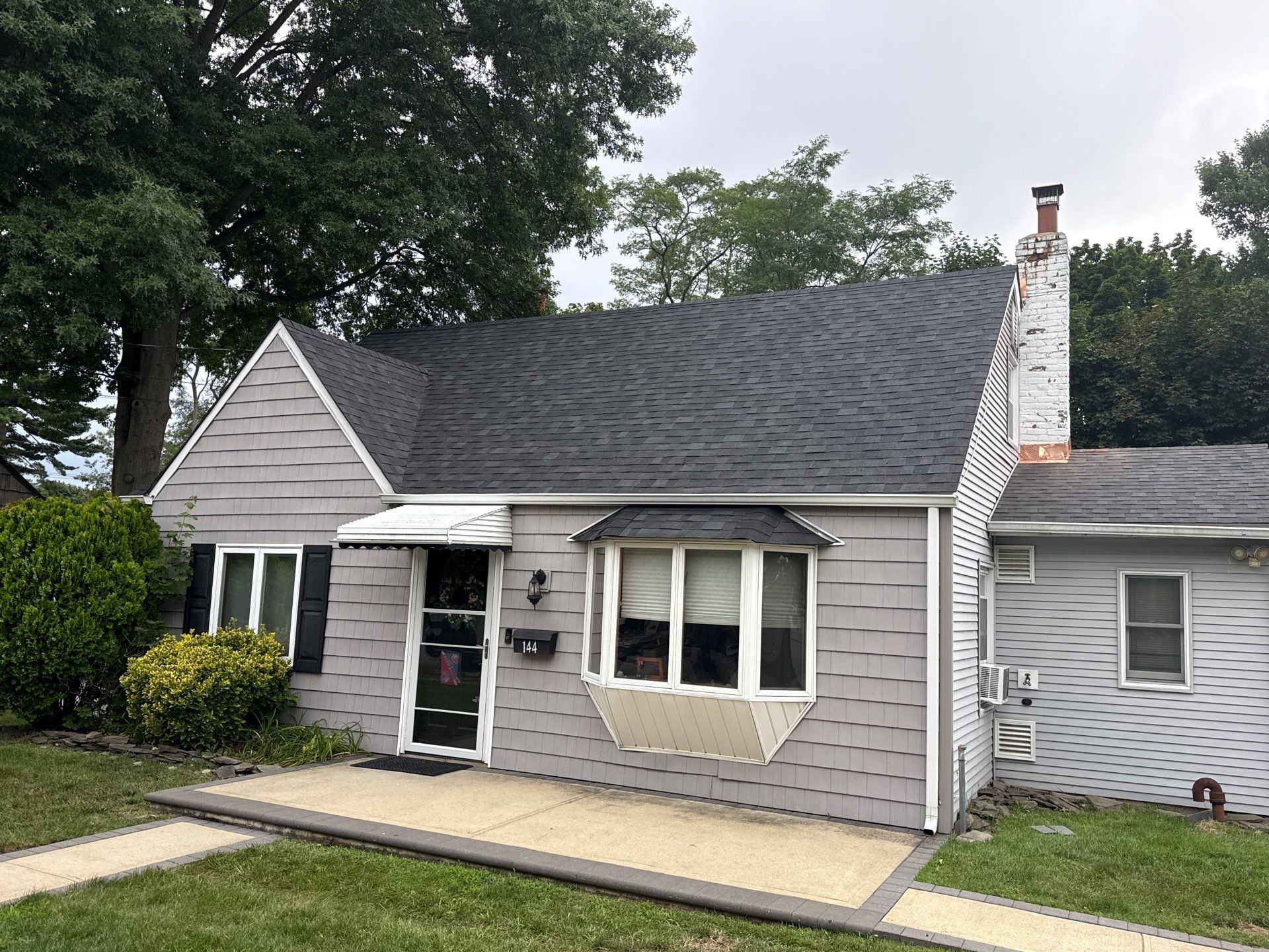 Dark Asphalt Shingle Roof Replacement on Farmingdale Residential Home by Smart Choice Contracting