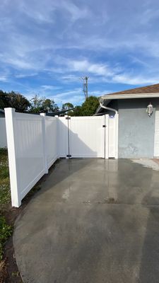 Sarasota, FL White Vinyl Privacy Fence