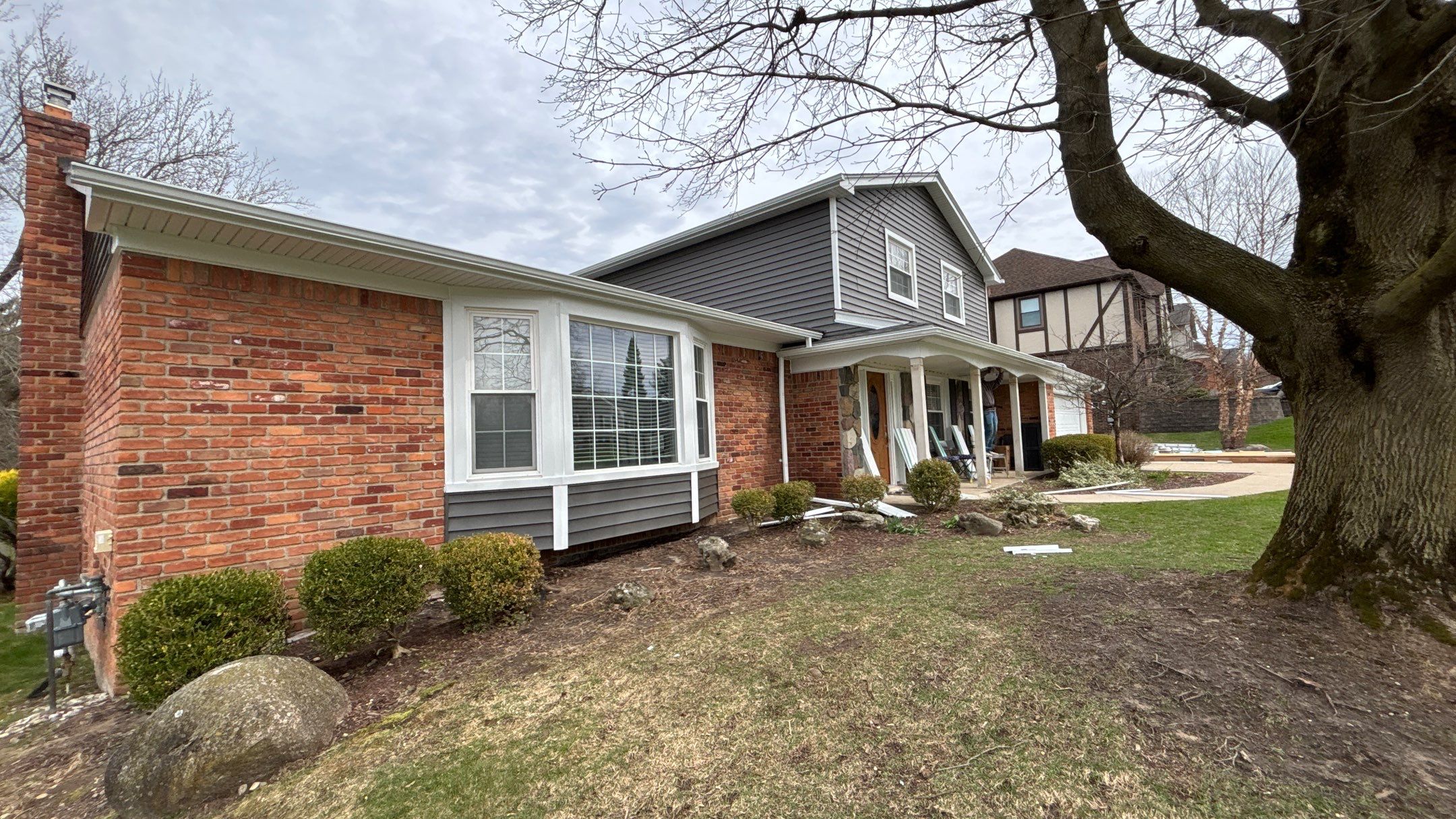 Siding Replacement using Alside Charcoal Smoke and Roof Replacement using Owens Corning Peppercorn by 180 Contractors