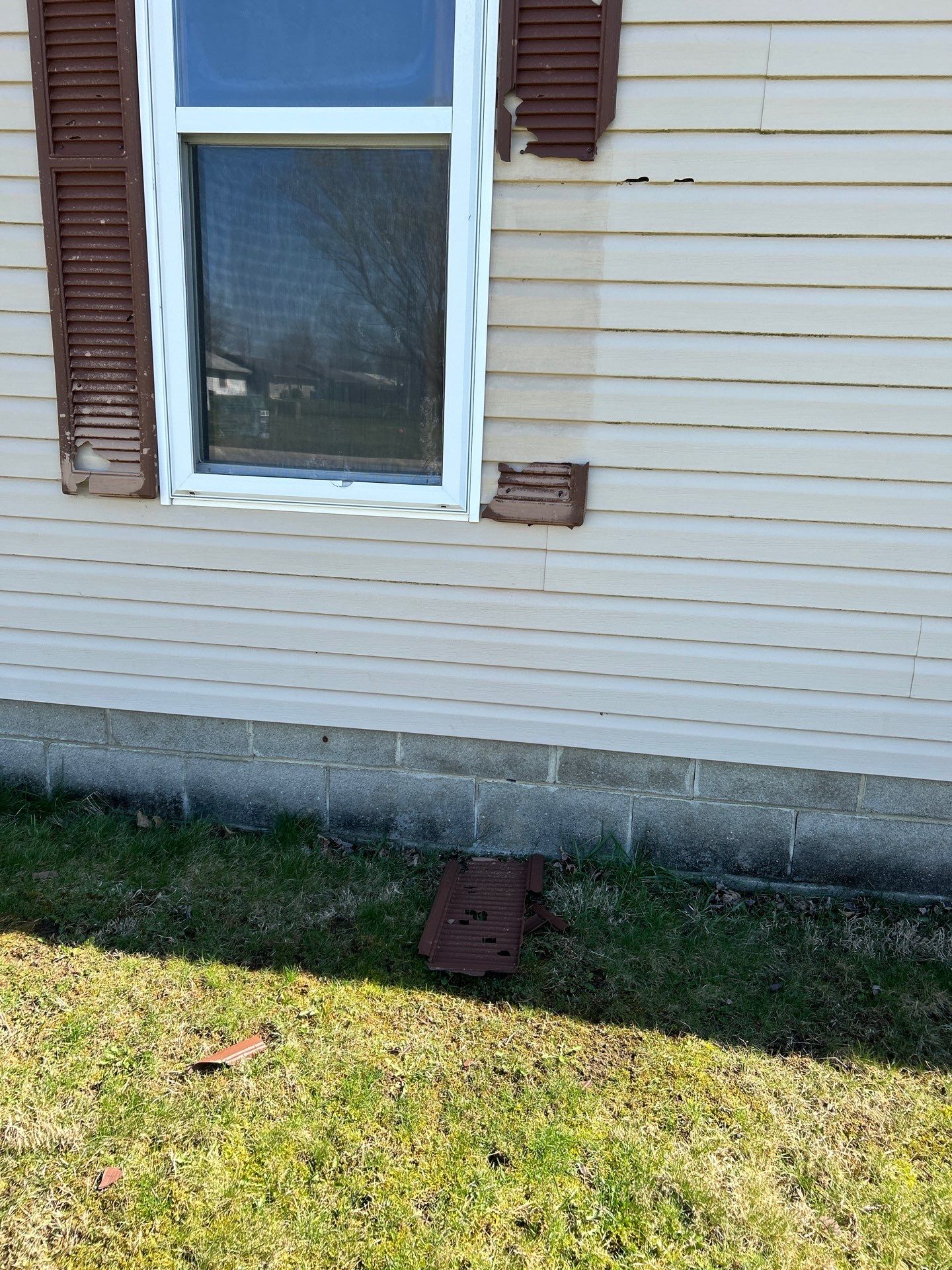 Roof and Siding Replacement using Norandex Cedar Knoll Graphite Siding and Owens Corning Durations in Onyx Black by WIW Enterprises Inc