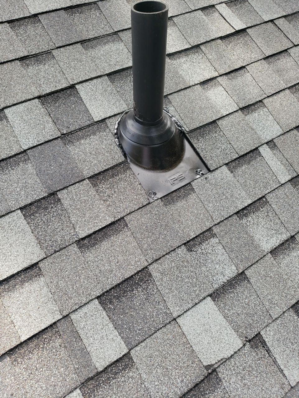 Brand: Atlas Pinnacle Color: Pristine Scotchgard Coastal Granite Drip: White by Eagle Eye Roofing