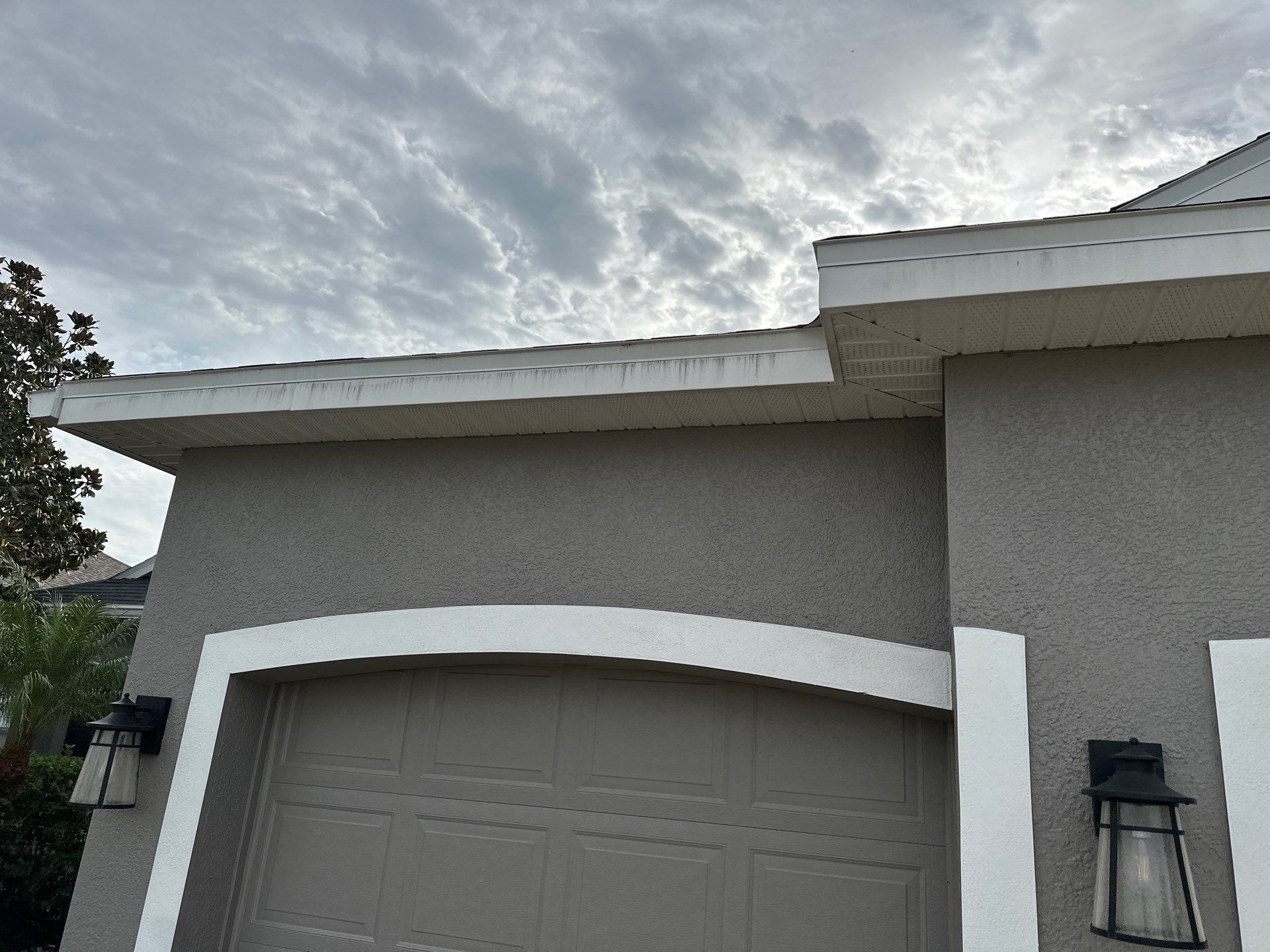 House Wash, Lanai Cleaning, and Driveway Cleaning by Sunshine AquaWash