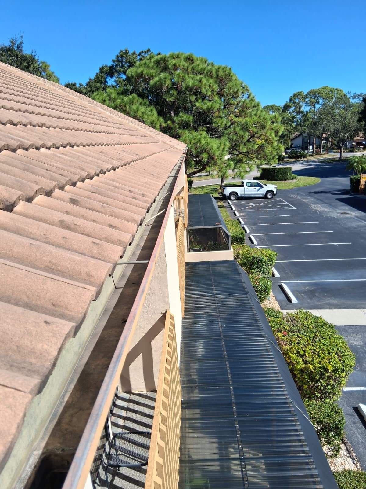 Gutter Cleaning Service in Sarasota FL by Gutter Professors