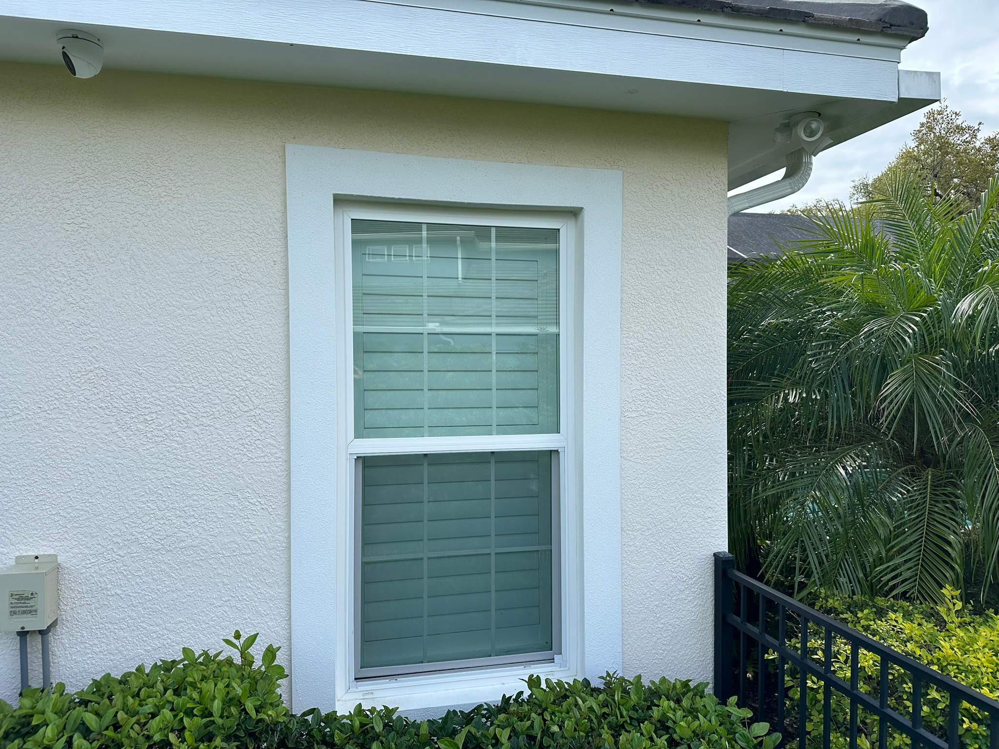House Wash & Pool Screen Enclosure Cleaning in Winding River Community, Bradenton, FL | Sunshine AquaWash by Sunshine AquaWash
