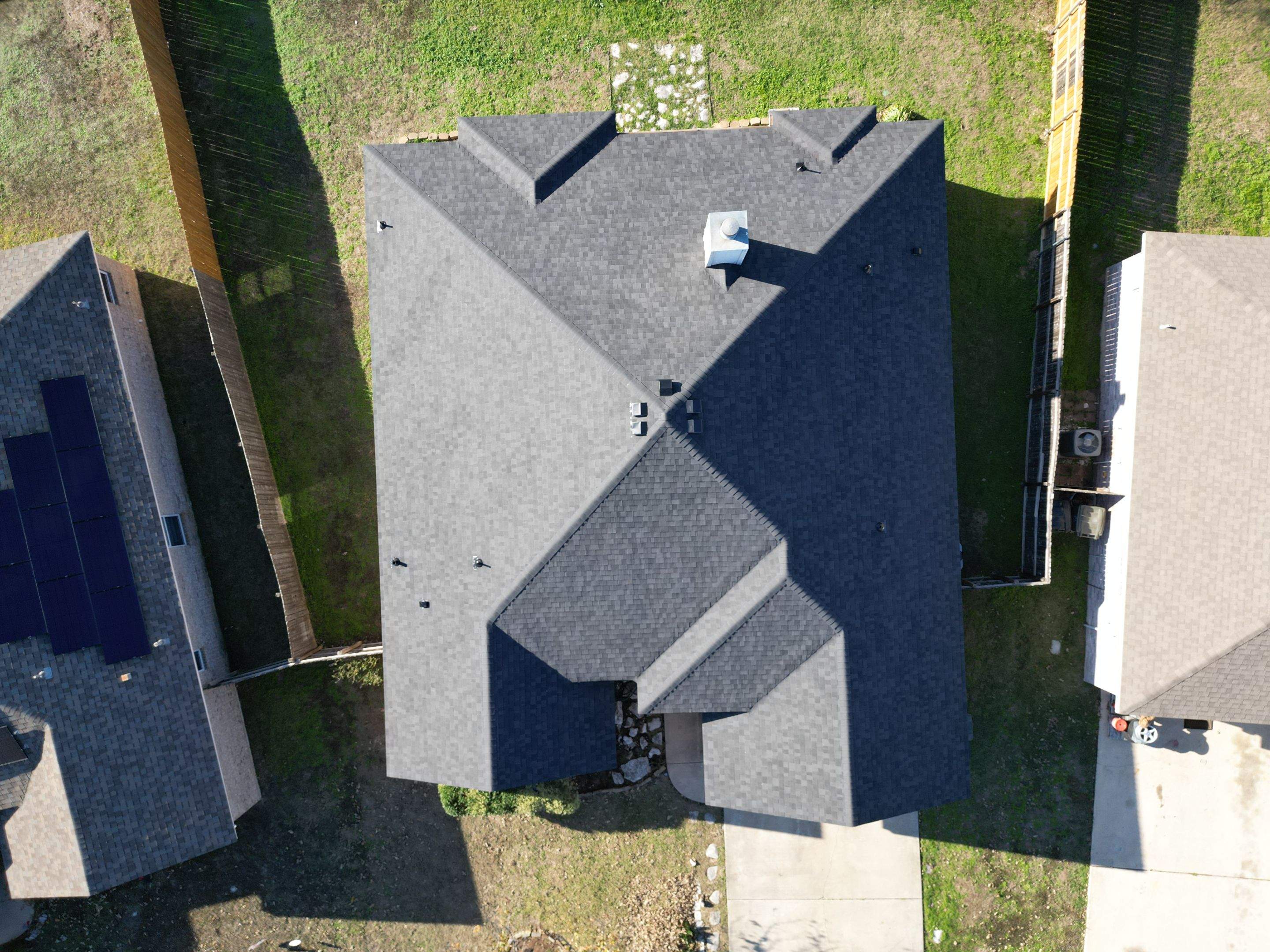 Onyx Black - Owens Corning TruDefinition Duration by RoofsOnly.com