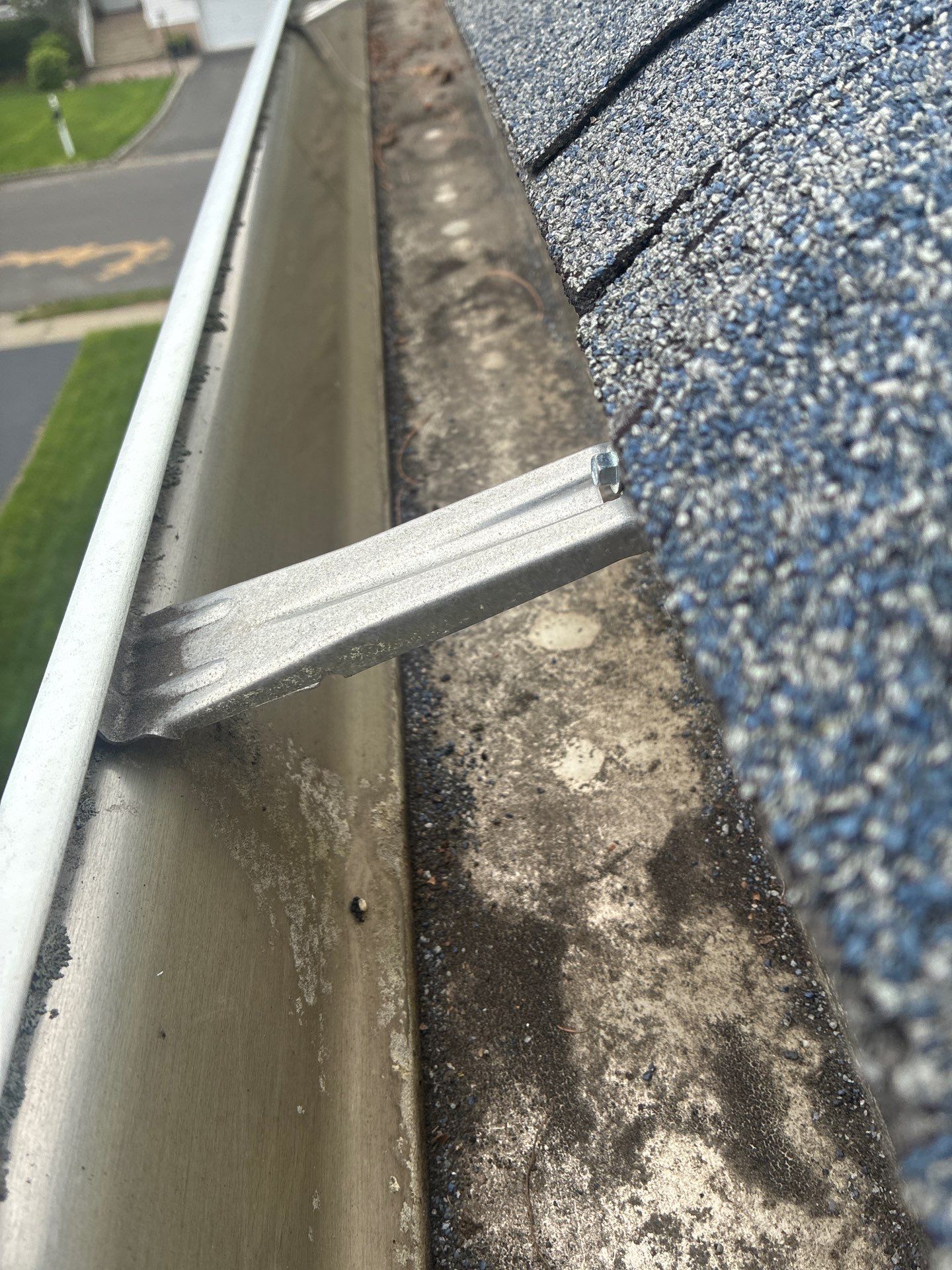 Gutter Cleaning in Tinton Falls, NJ by Clearview Washing