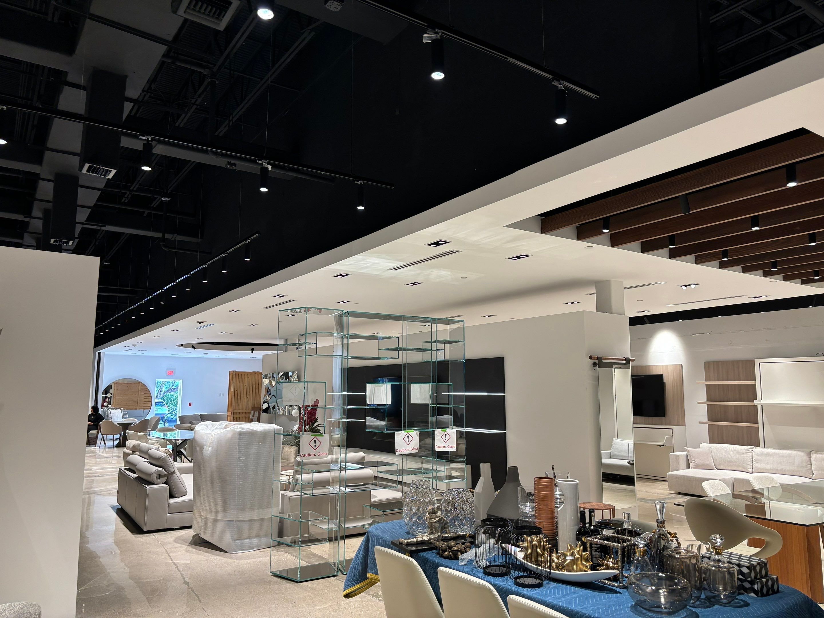 Aventura Comercial by The Goat Contractor ( Giampri Corp)
