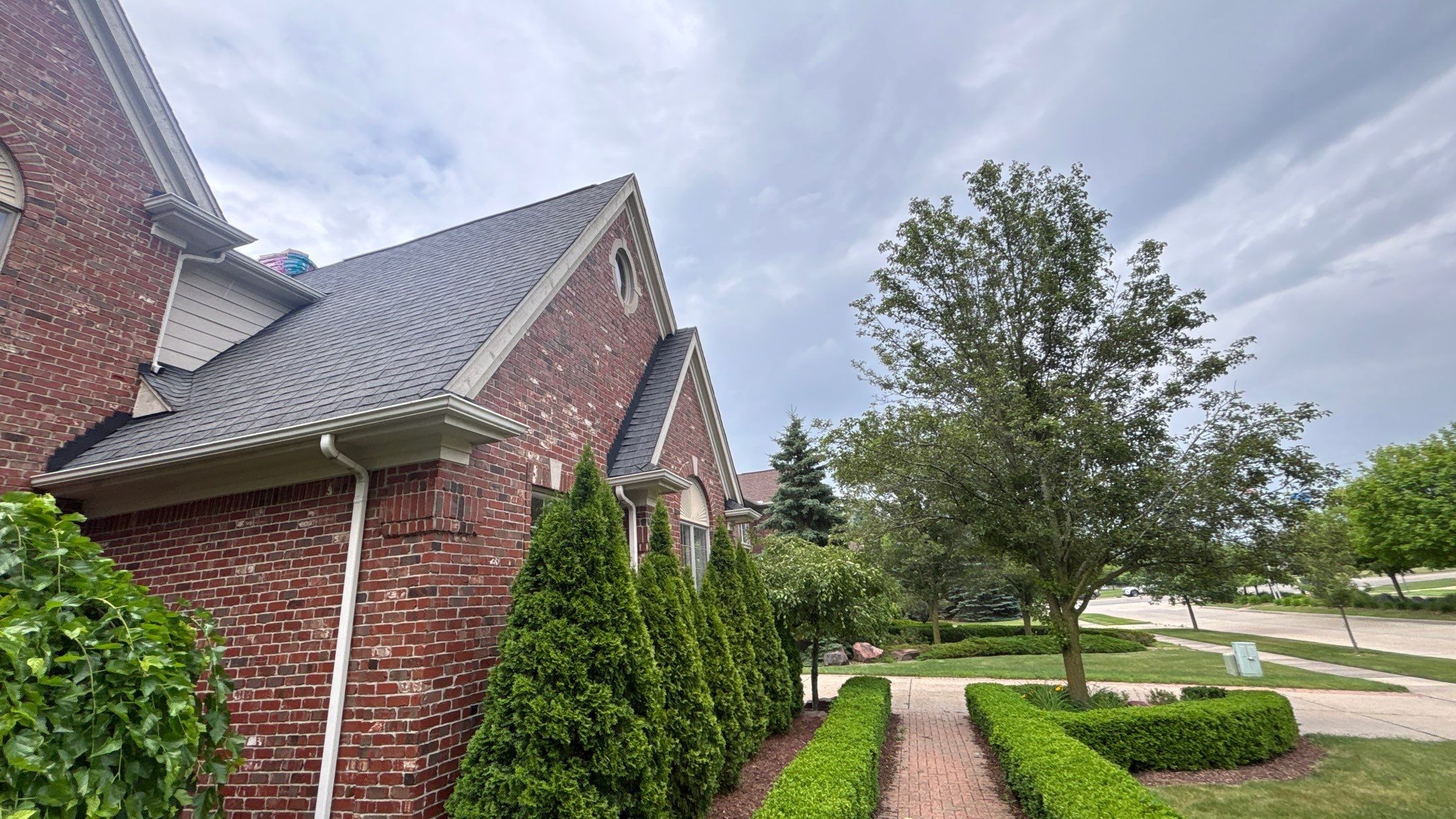 Roof Replacement using Owens Corning Onyx Black by 180 Contractors