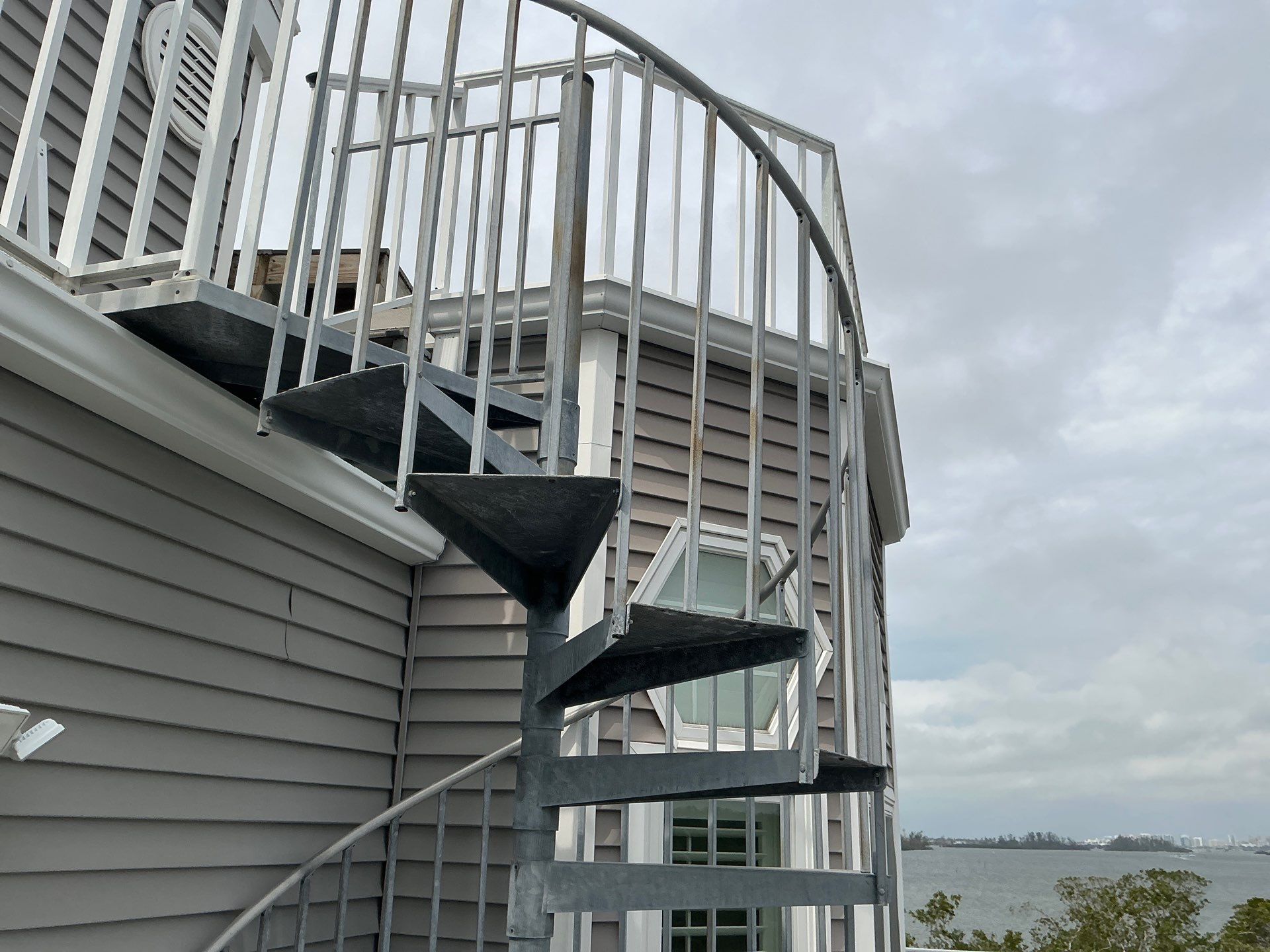 Assessment of the Condition of Gutters and Soffit and Fascia in Siesta Key FL by Gutter Professors