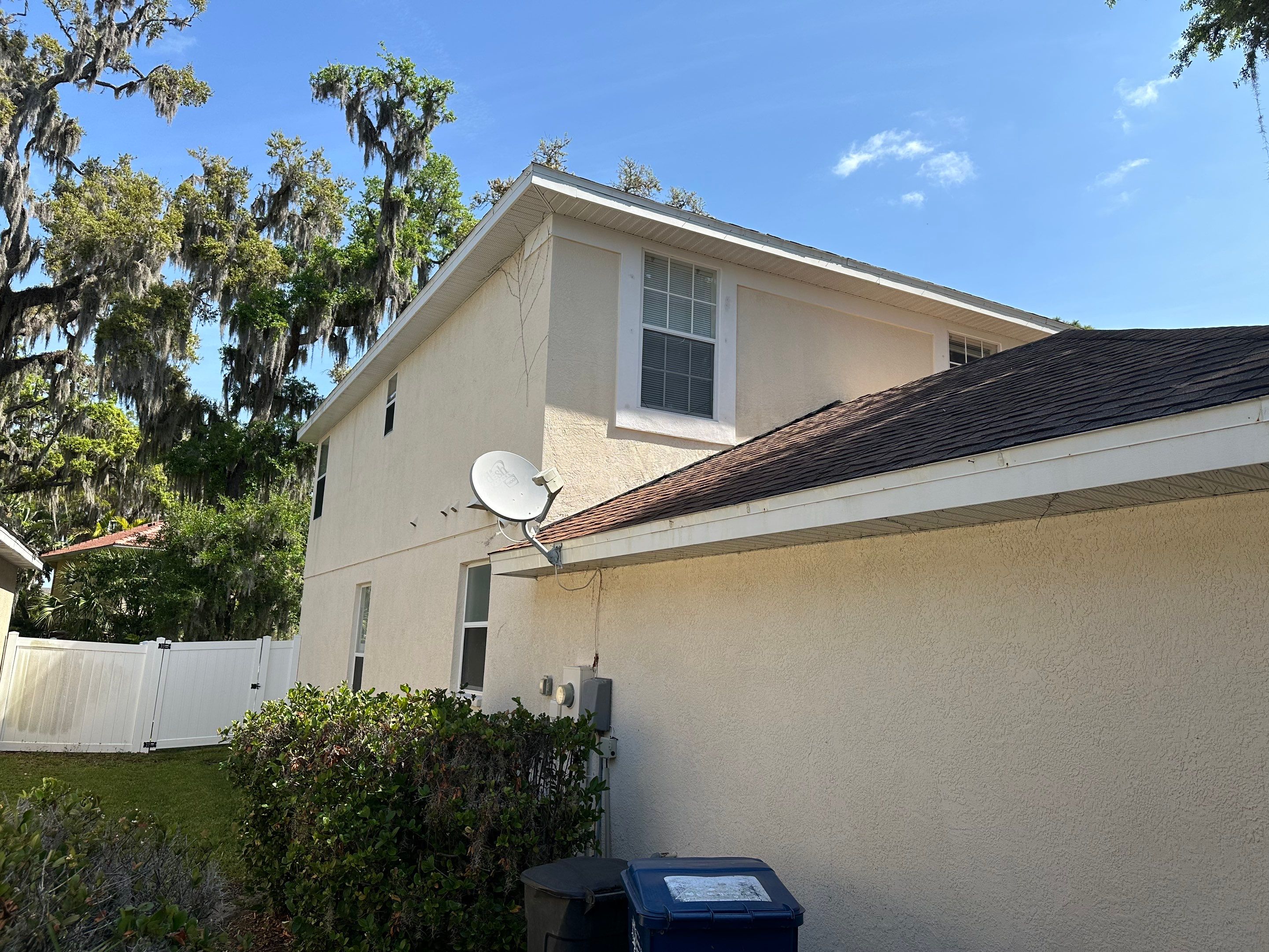 House Wash, Vinyl Fence, Patio, Driveway & Sidewalk Cleaning in Oakley Place, Ellenton, FL | Sunshine AquaWash by Sunshine AquaWash