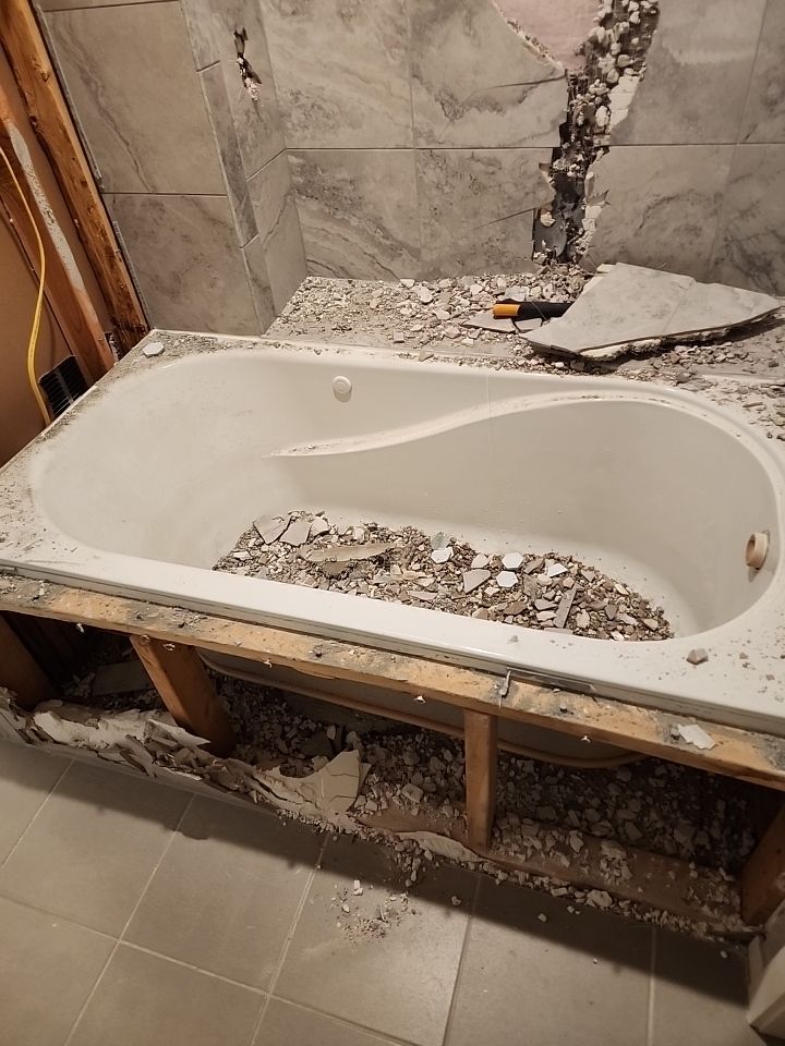 Bathtub replacements with new Onyx walls by The Shower Company