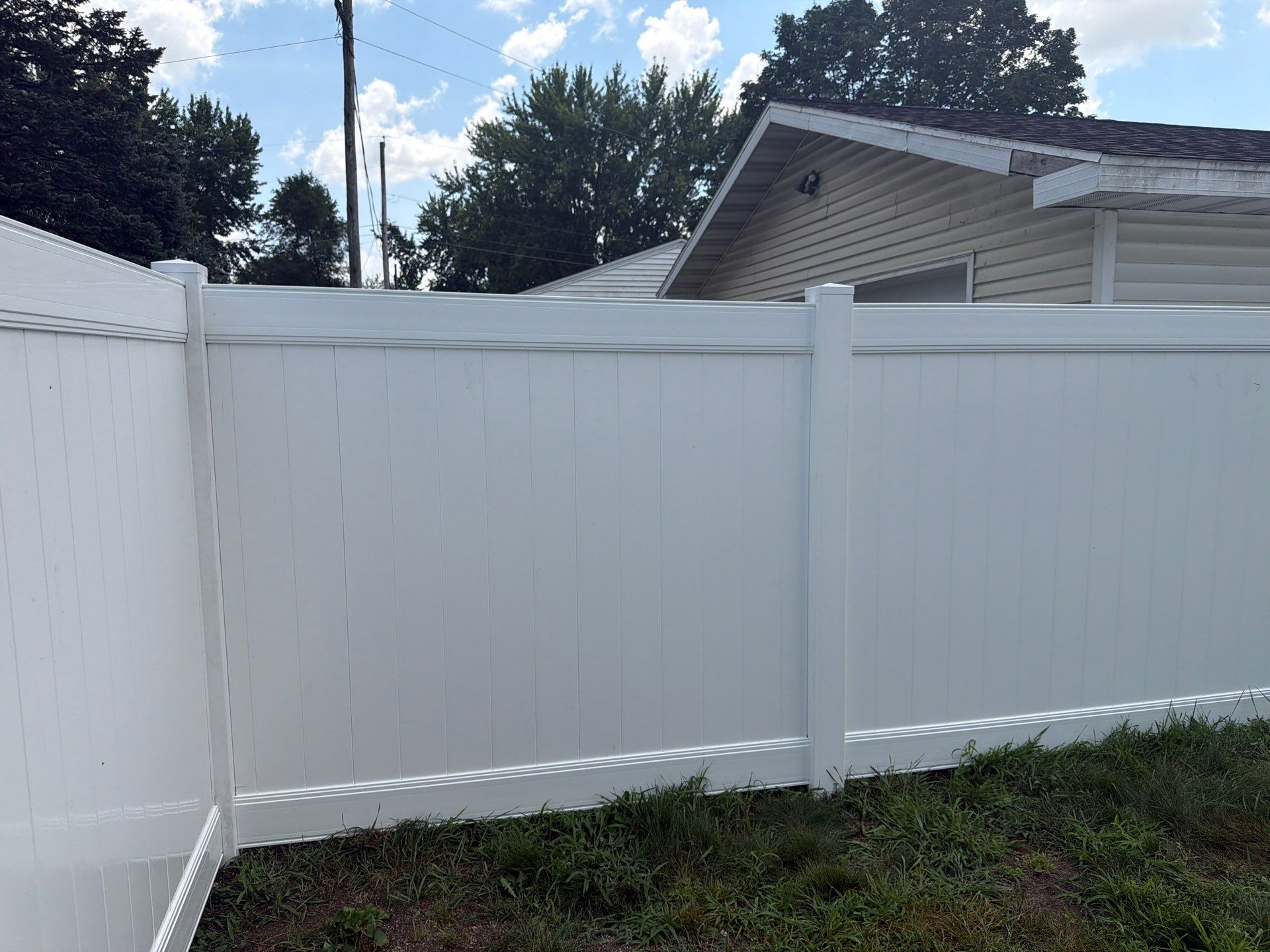 White Vinyl Privacy Fence Installation in Waterloo, Iowa by Perfect Picket Fence and Stain