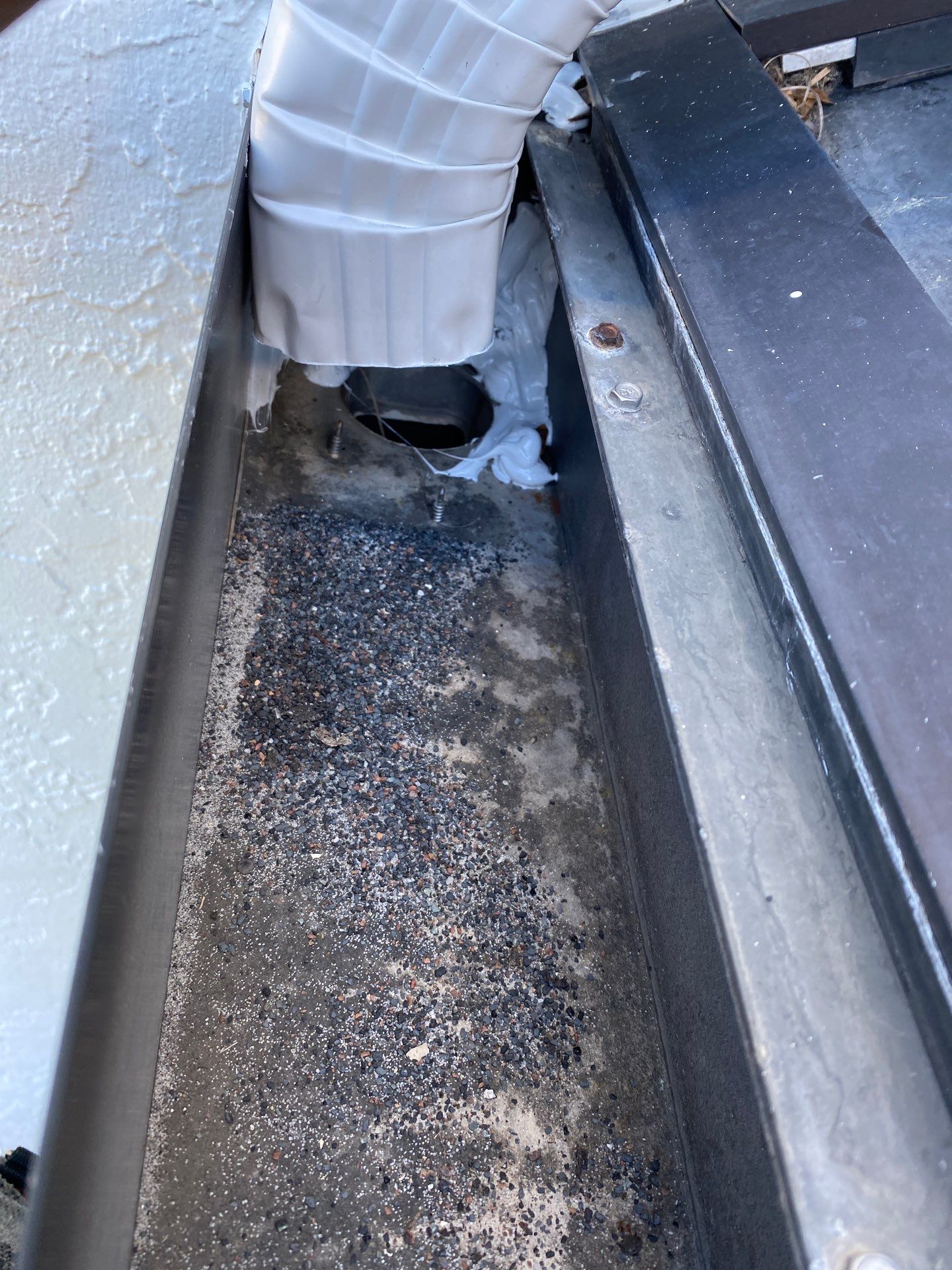 Gutter cleaning all buildings are the same for 6 units in Fort Myers FL by Gutter Professors