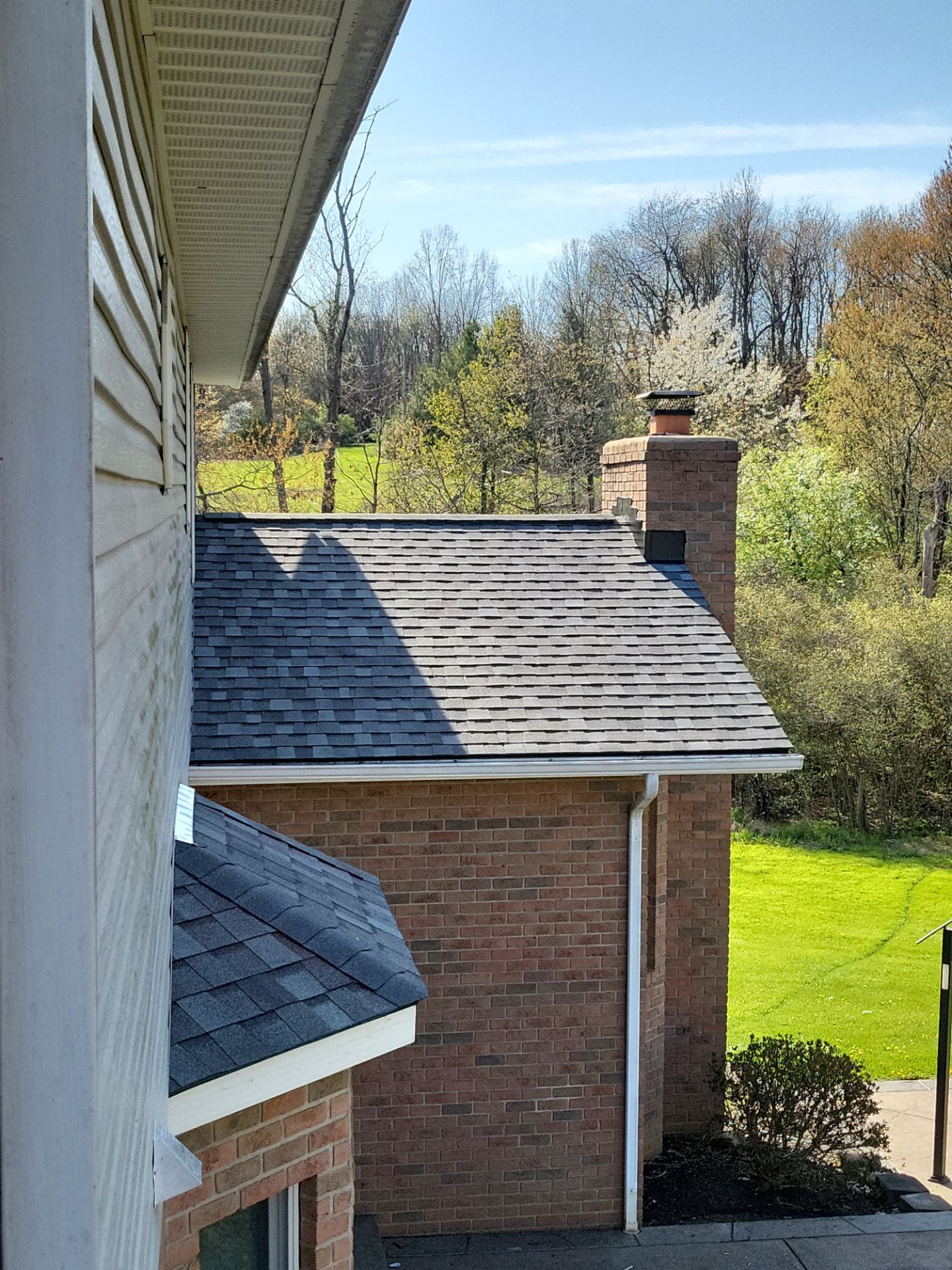Atlas Pinnacle, Color, Coastal Granite, Drip Edge, Birch White by Eagle Eye Roofing