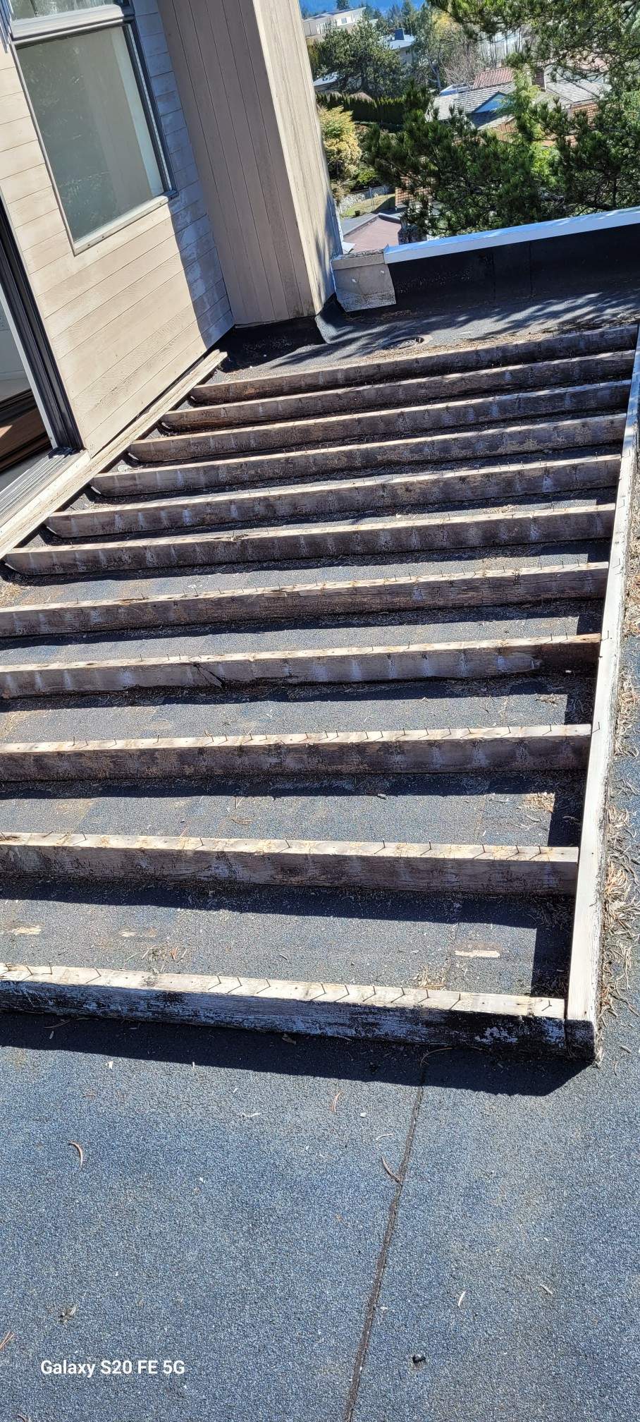 New Composite Deck - West Vancouver by YVR Construction Group