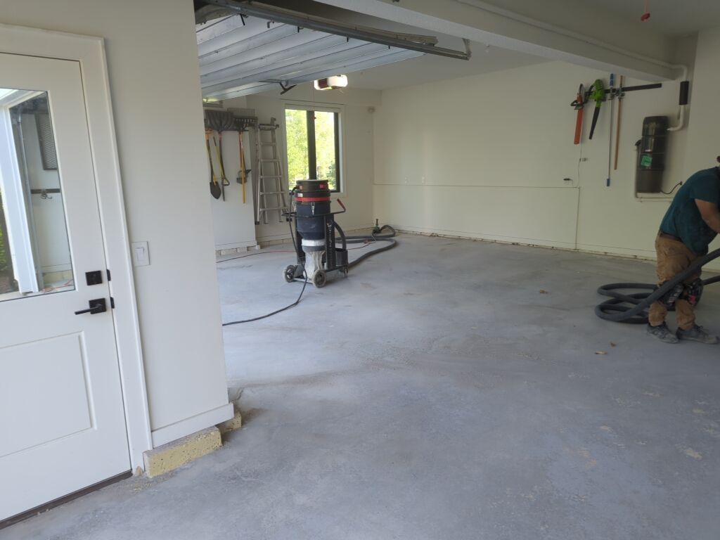 Garage using Silver Creek by Select Painting, Coatings & Garage Cabinets