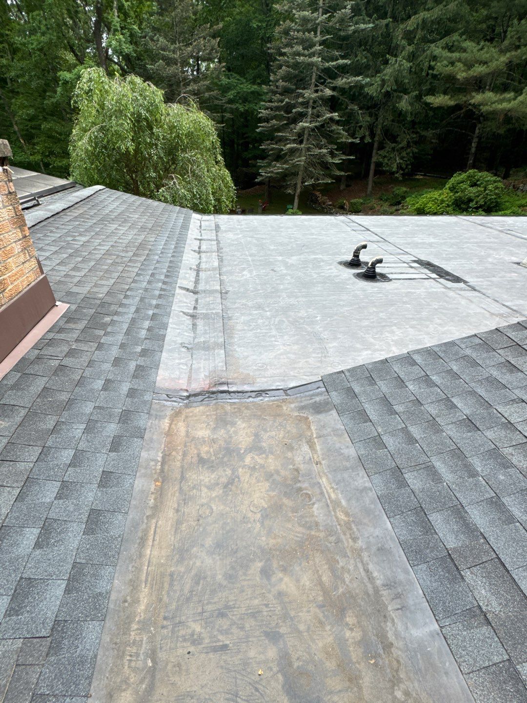 EPDM installed in Woodbury, CT by DiGiorgi Roofing and Siding Inc