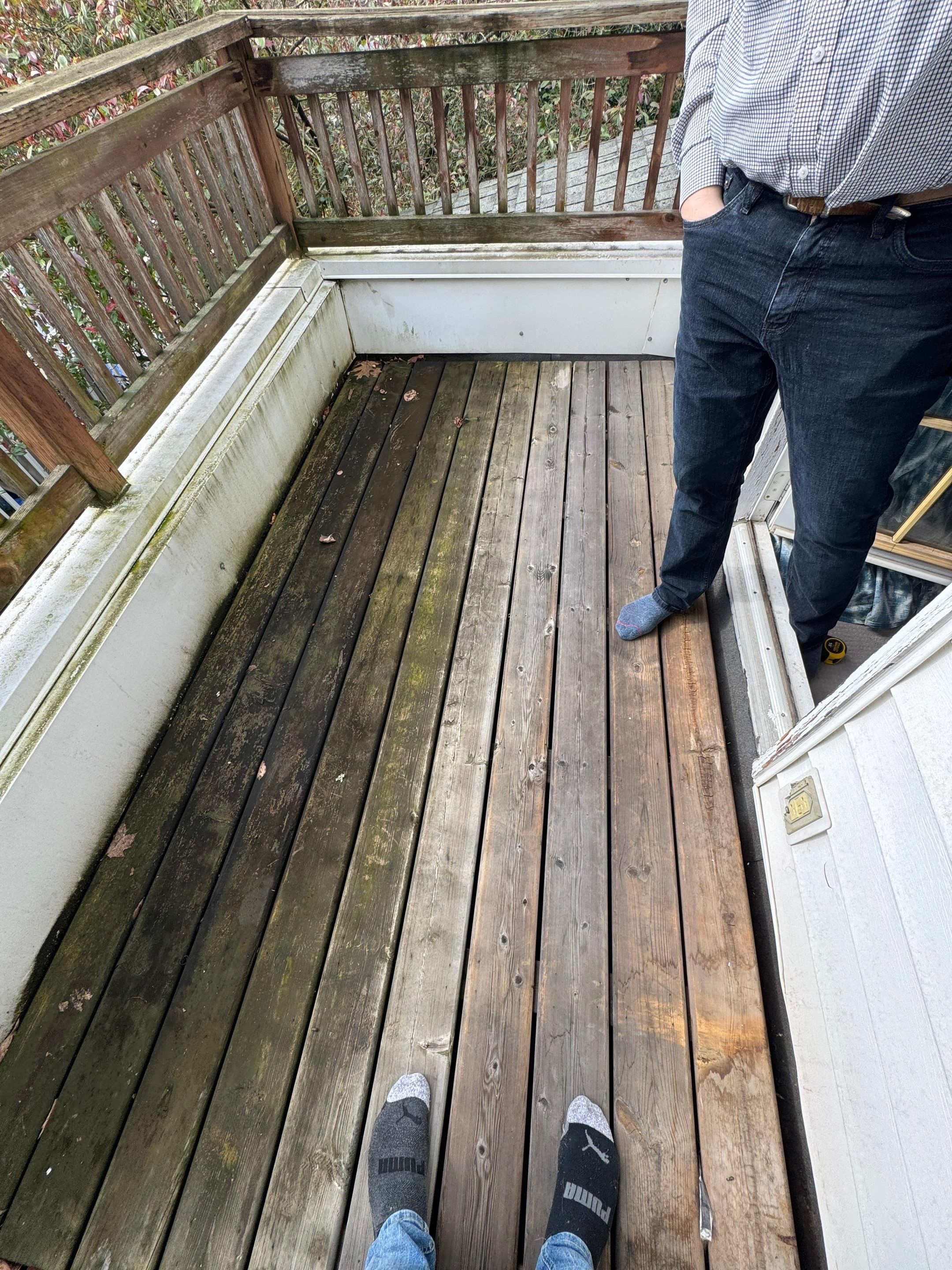 Composite Deck with Aluminum Framing  by YVR Construction Group