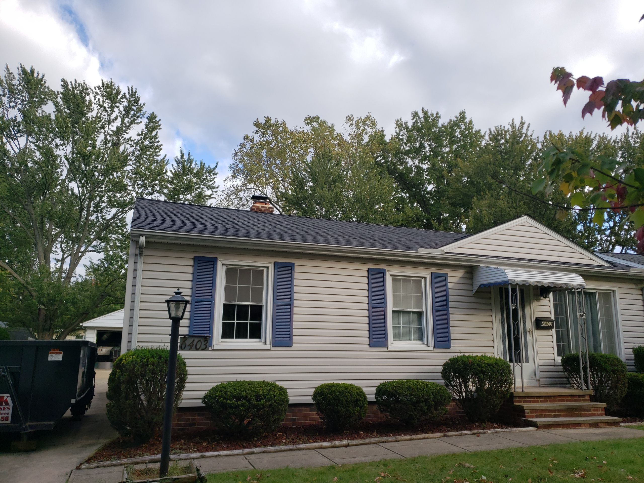 ATLAS PINNACLE COLOR: PRISTINE BLACK SHADOW DRIP EDGE: WHITE by Eagle Eye Roofing