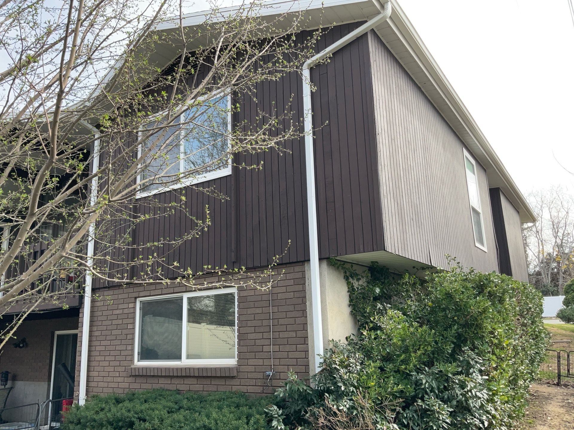 Fruit Heights | Hardie B&B & Shakes | Rich Espresso by Ideal Siding Utah