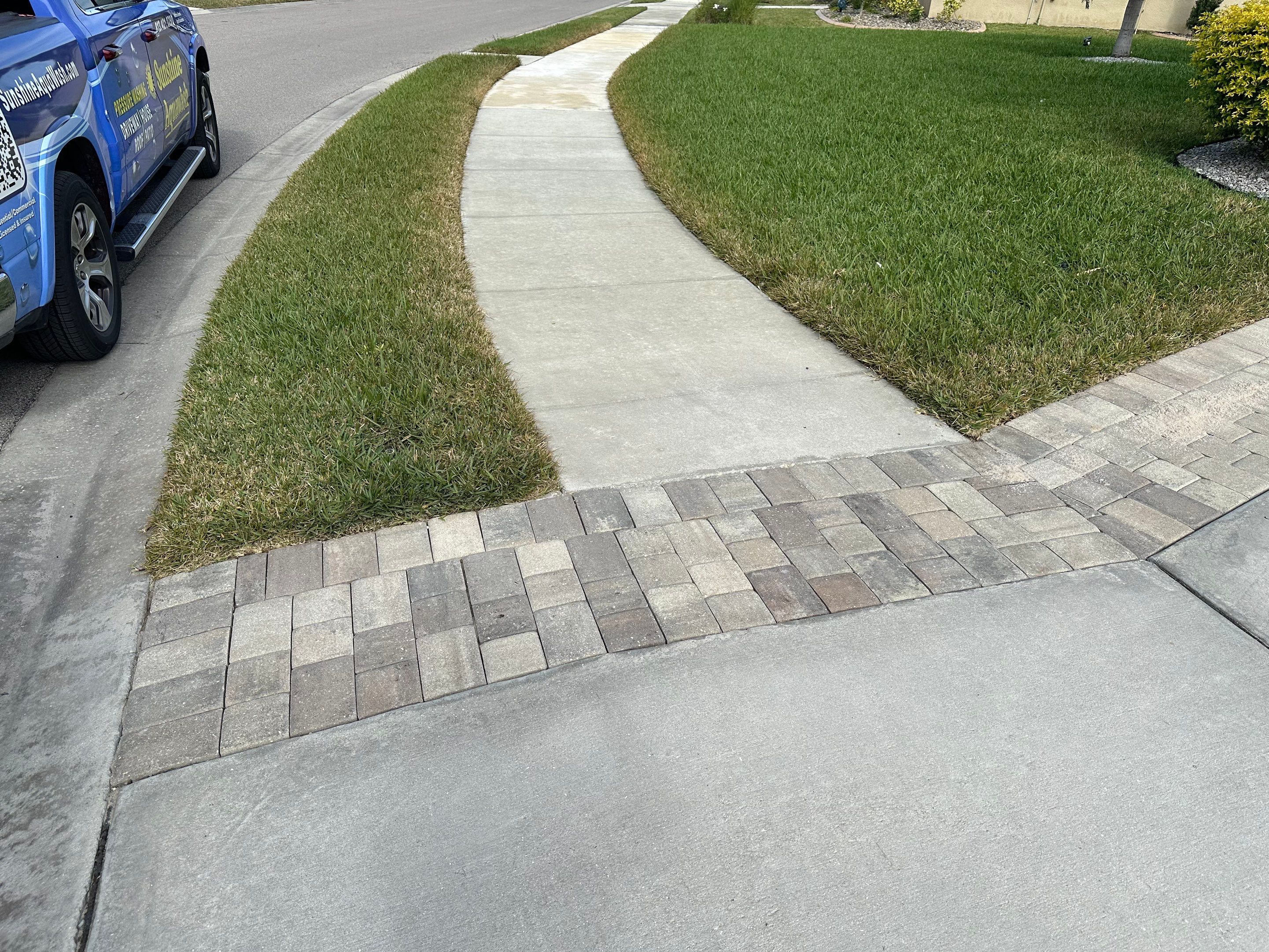 Roof Cleaning, Driveway Cleaning & Paver Patio Cleaning in Willow Palms Estates, Palmetto, FL | Sunshine AquaWash by Sunshine AquaWash