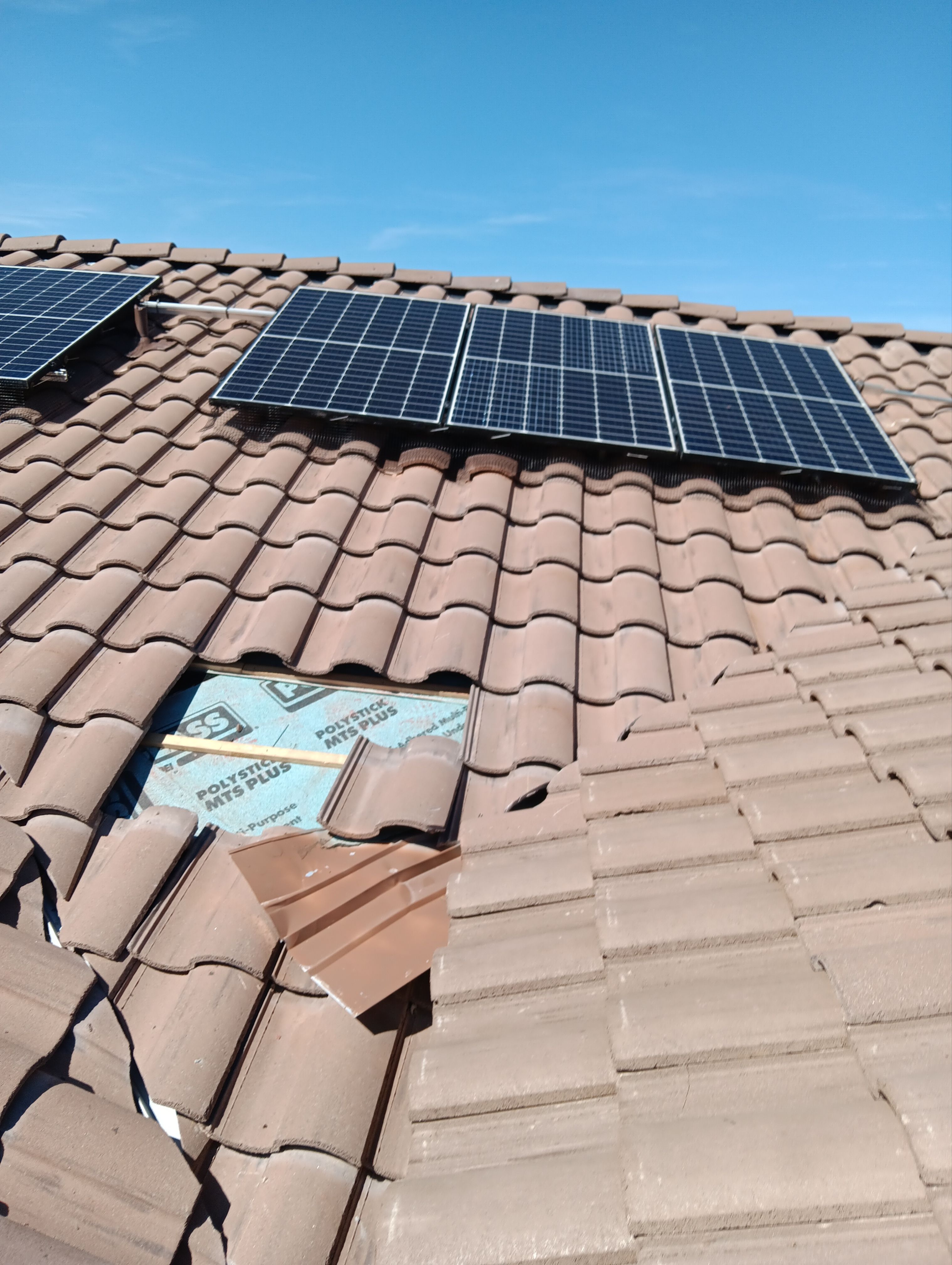 Brown Blend Concrete Tile by Reimagine Roofing