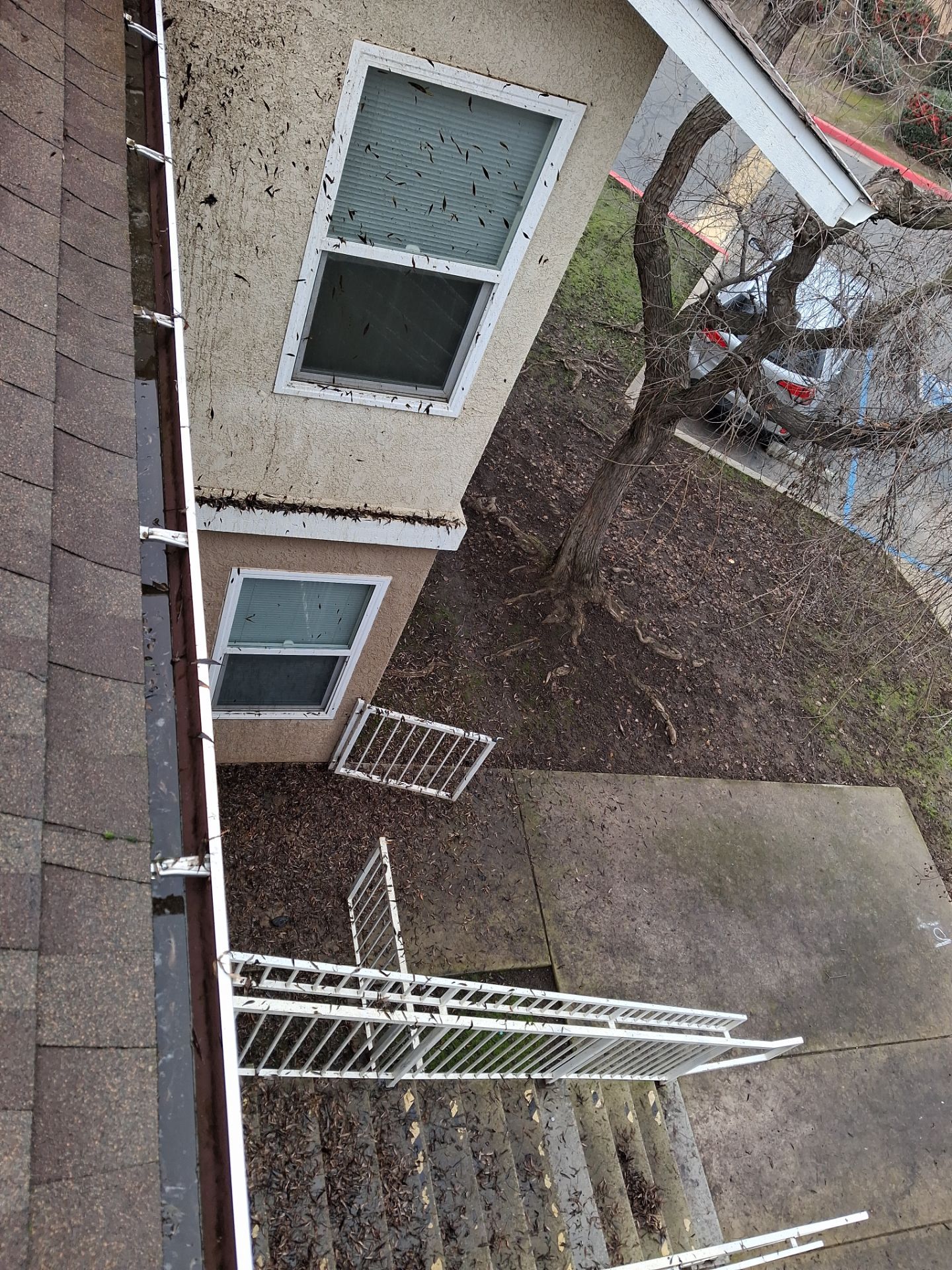 Commercial gutter cleaning Lindsay, CA after photo with clean gutters