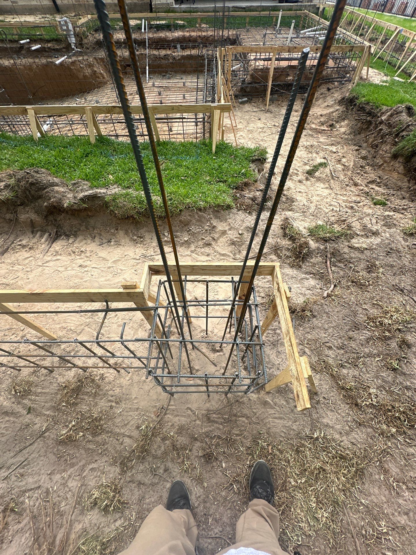 Modern Patio Cover and Kitchen in Montgomery by SophAlx LLC