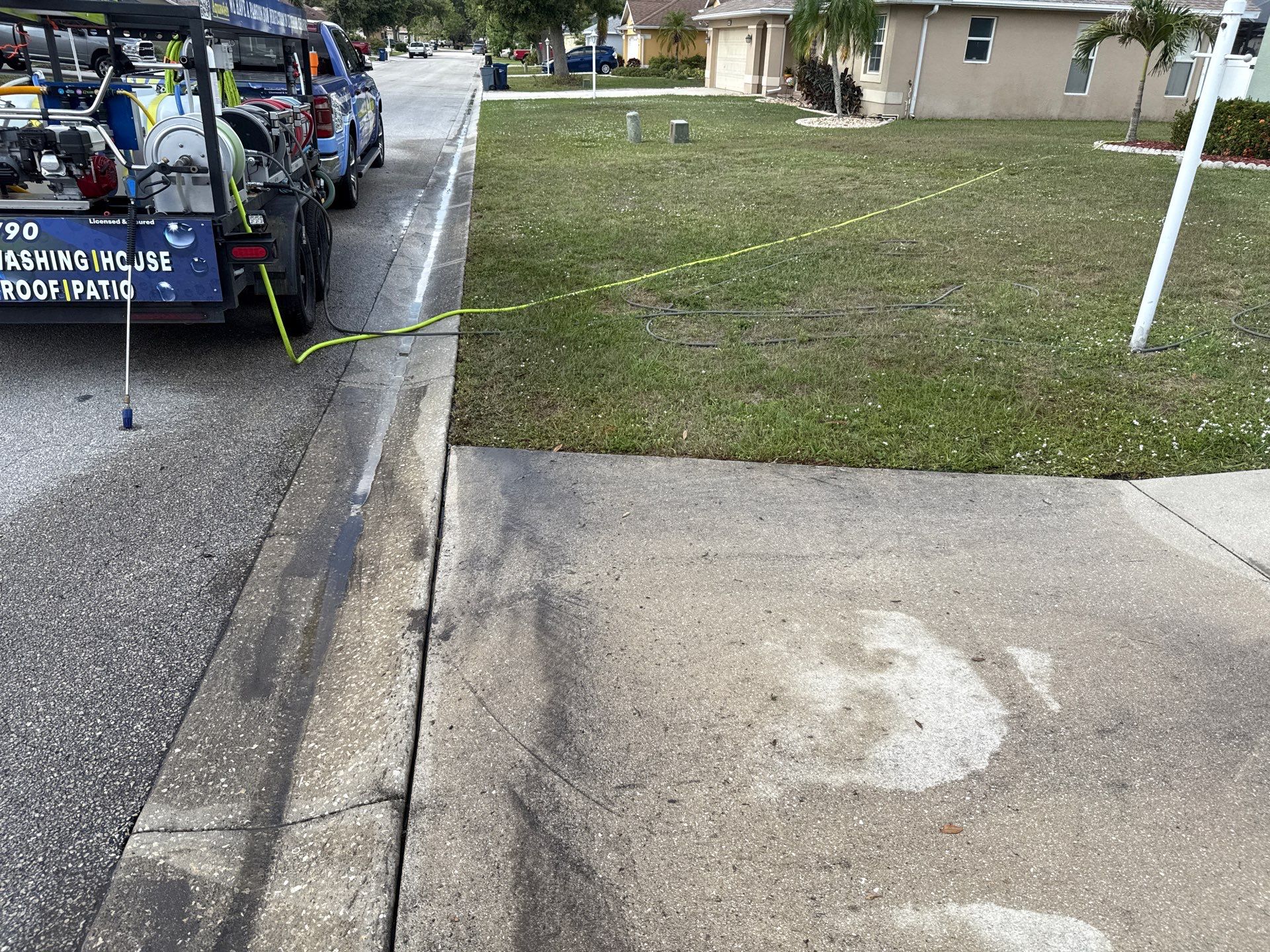 Concrete Driveway Cleaning in Arbor Creek Community – Palmetto, FL by Sunshine AquaWash