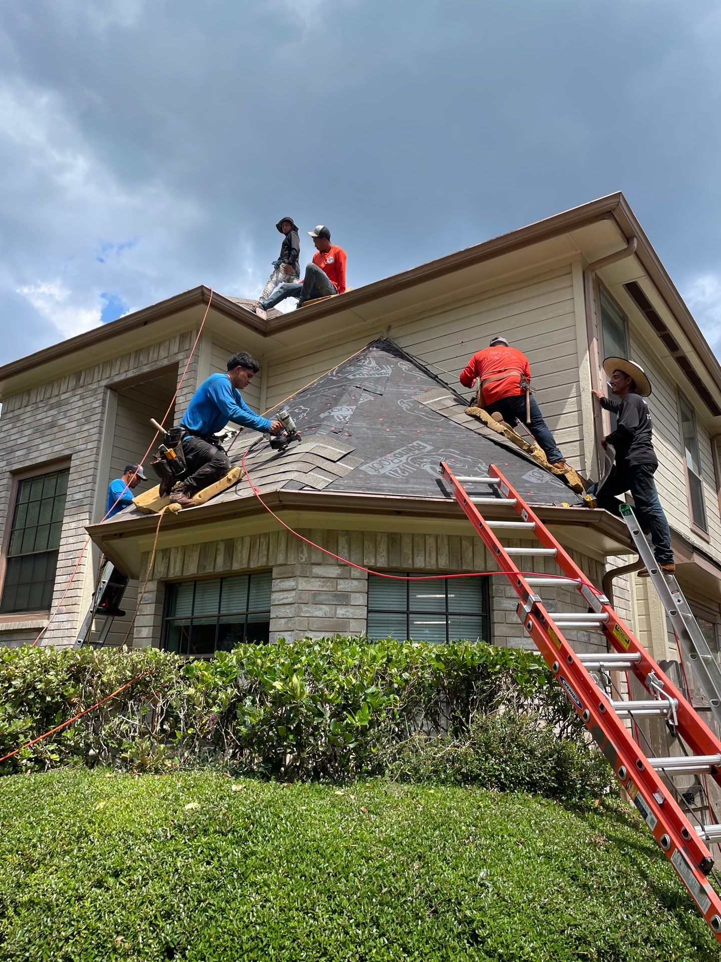 Residential Roofing Installation using Owen's Corning Duration (Lifetime) Shingles by Roof Repair Company