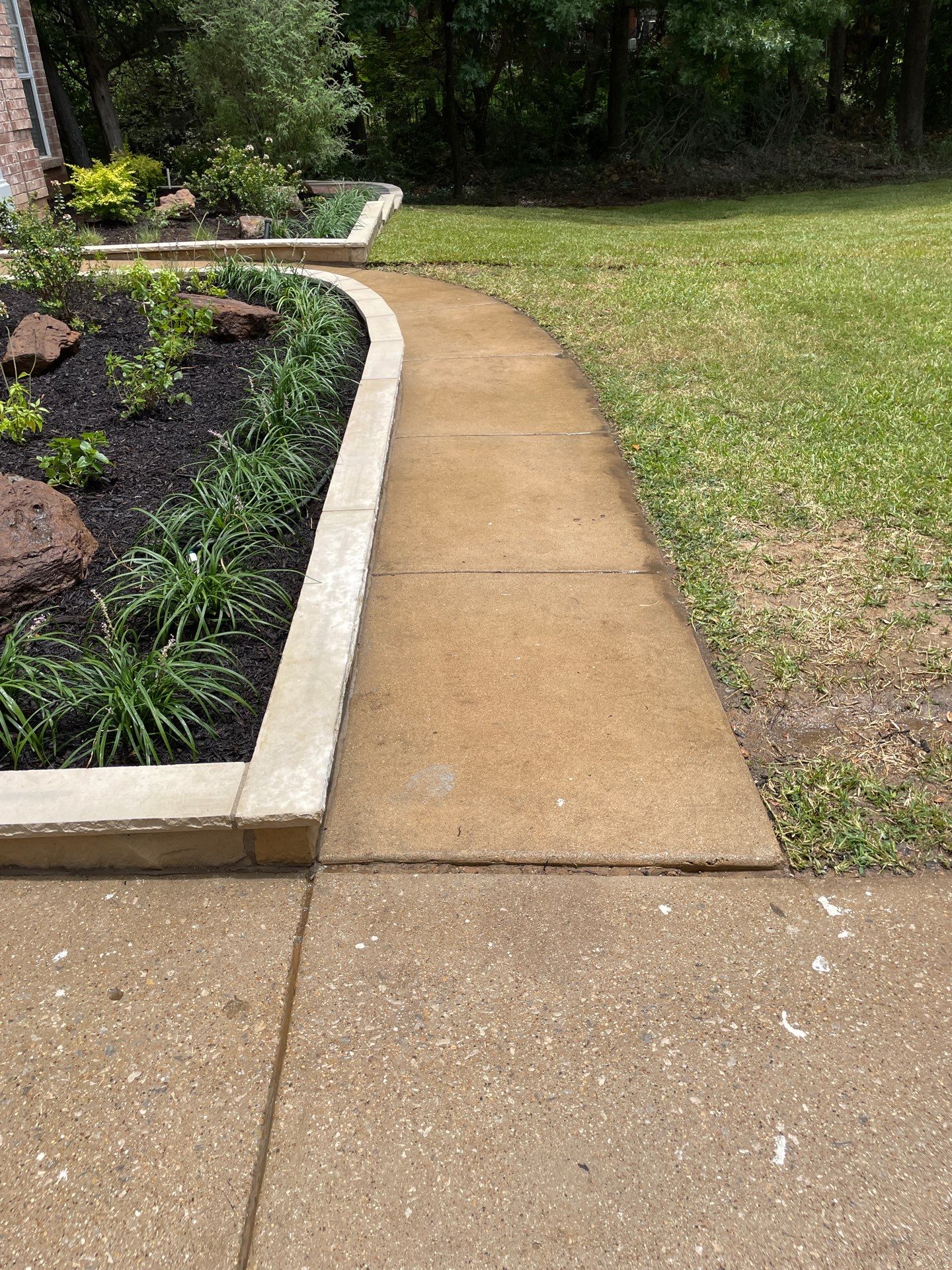 Paver Walkway, Chop Rock with Flagstone Cap by Peterson’s