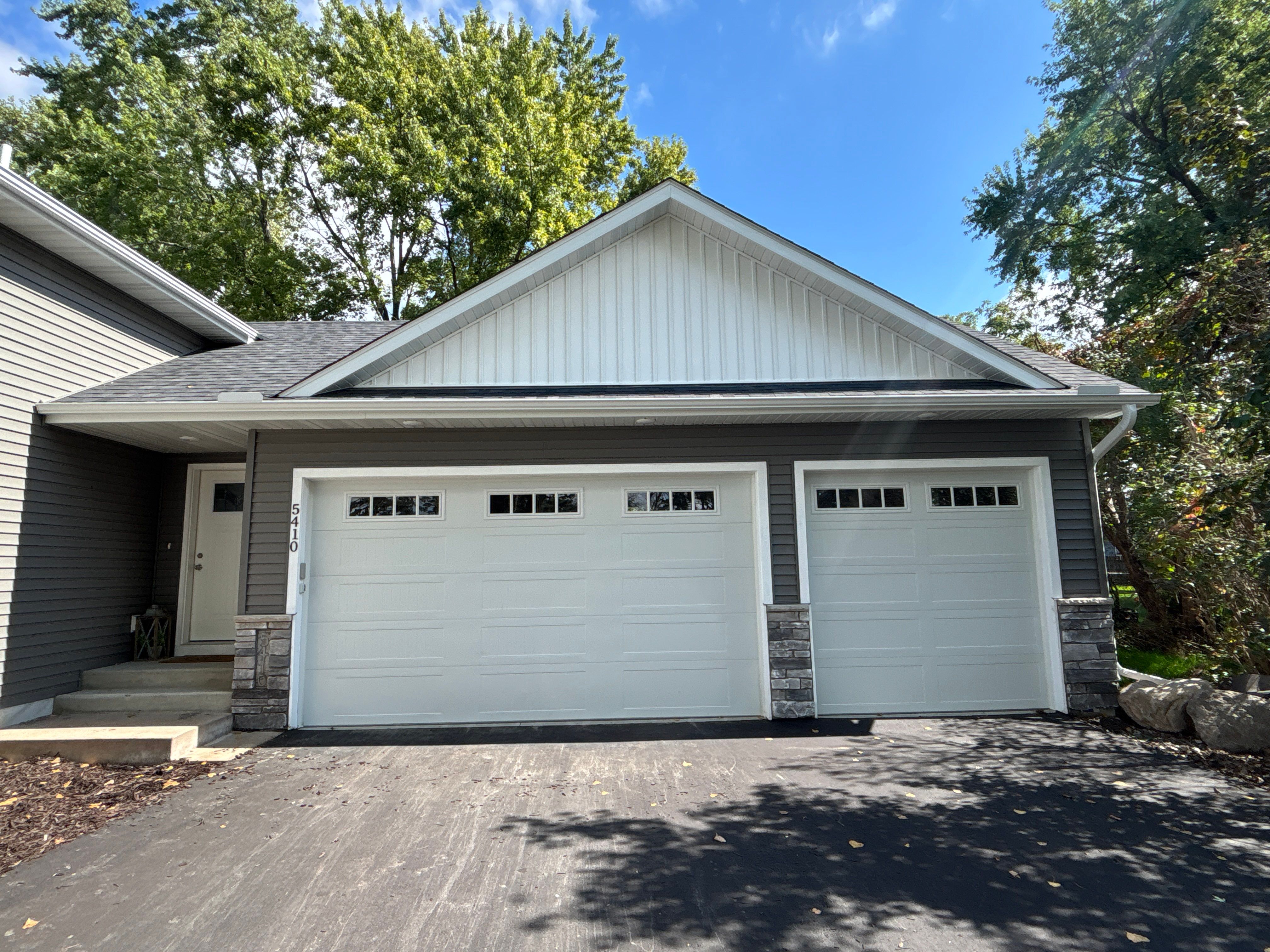 5-Inch Seamless Gutter Installation – New Hope, MN by Next Level Seamless Gutters / Exteriors Inc.