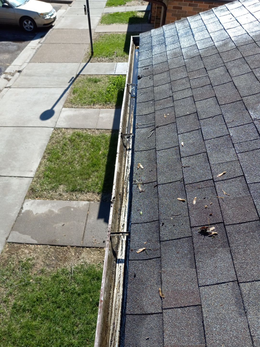 Commercial gutter cleaning Wisconsin after photo with clean gutters