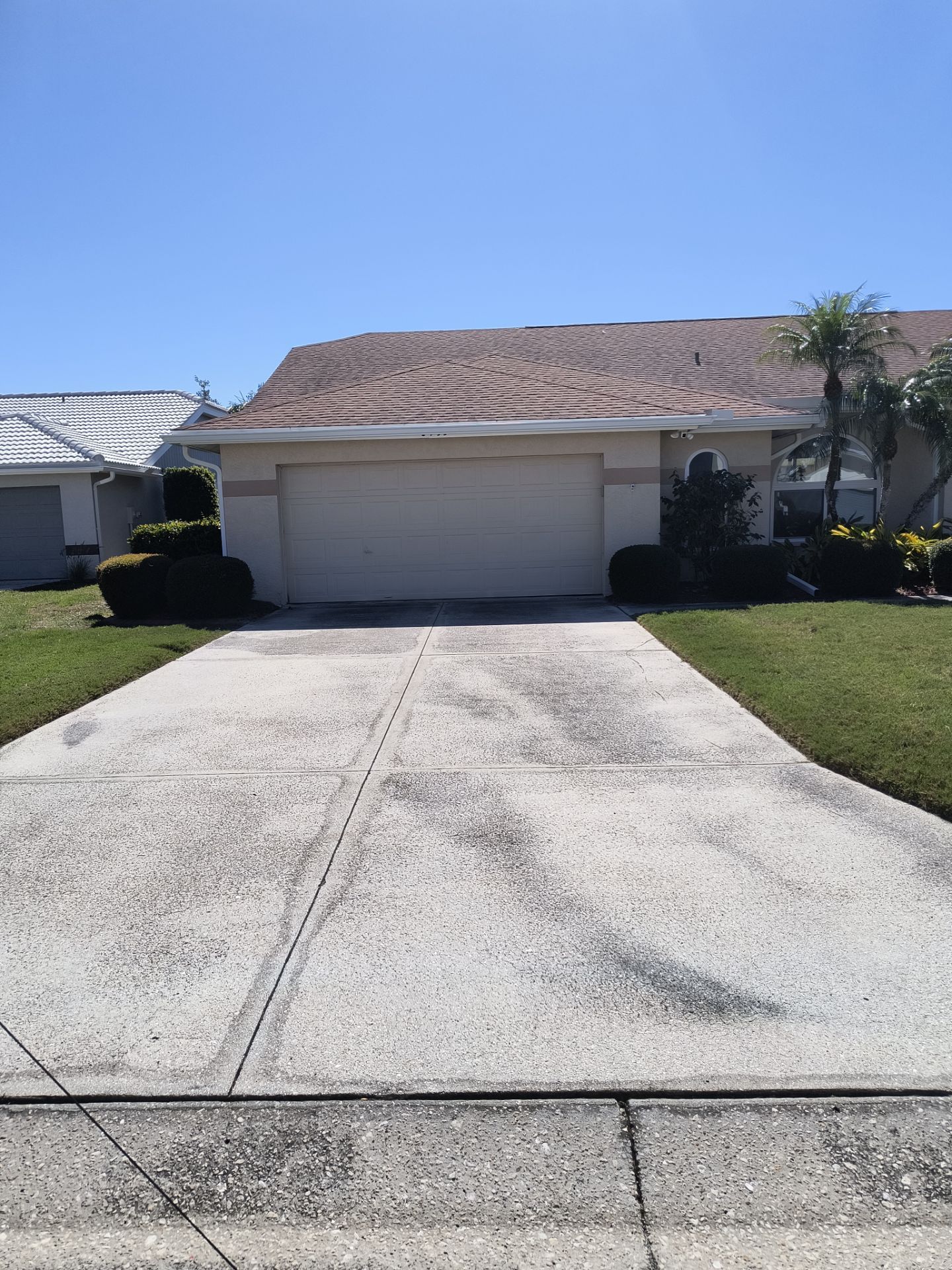White Seamless Gutters using 6 Inch Seamless Gutters in Sarasota FL by Gutter Professors
