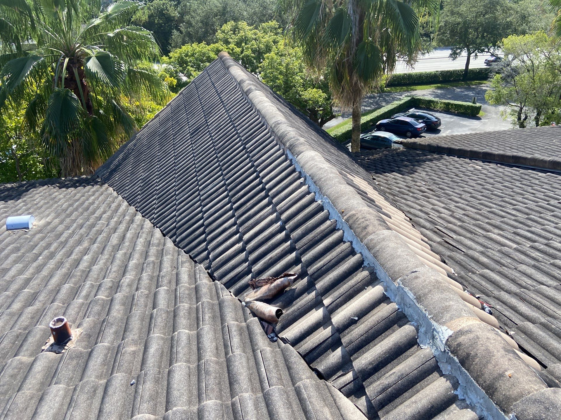 Commercial Roof Cleaning Coral Springs by BKB Pressure Cleaning LLC