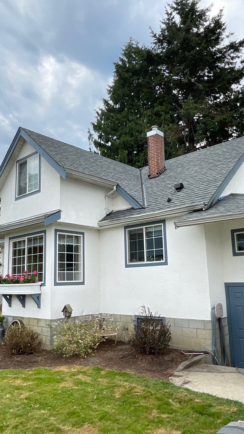Residential Roofing Installation using OC Oakridge shingles by Top Notch Roofing Inc
