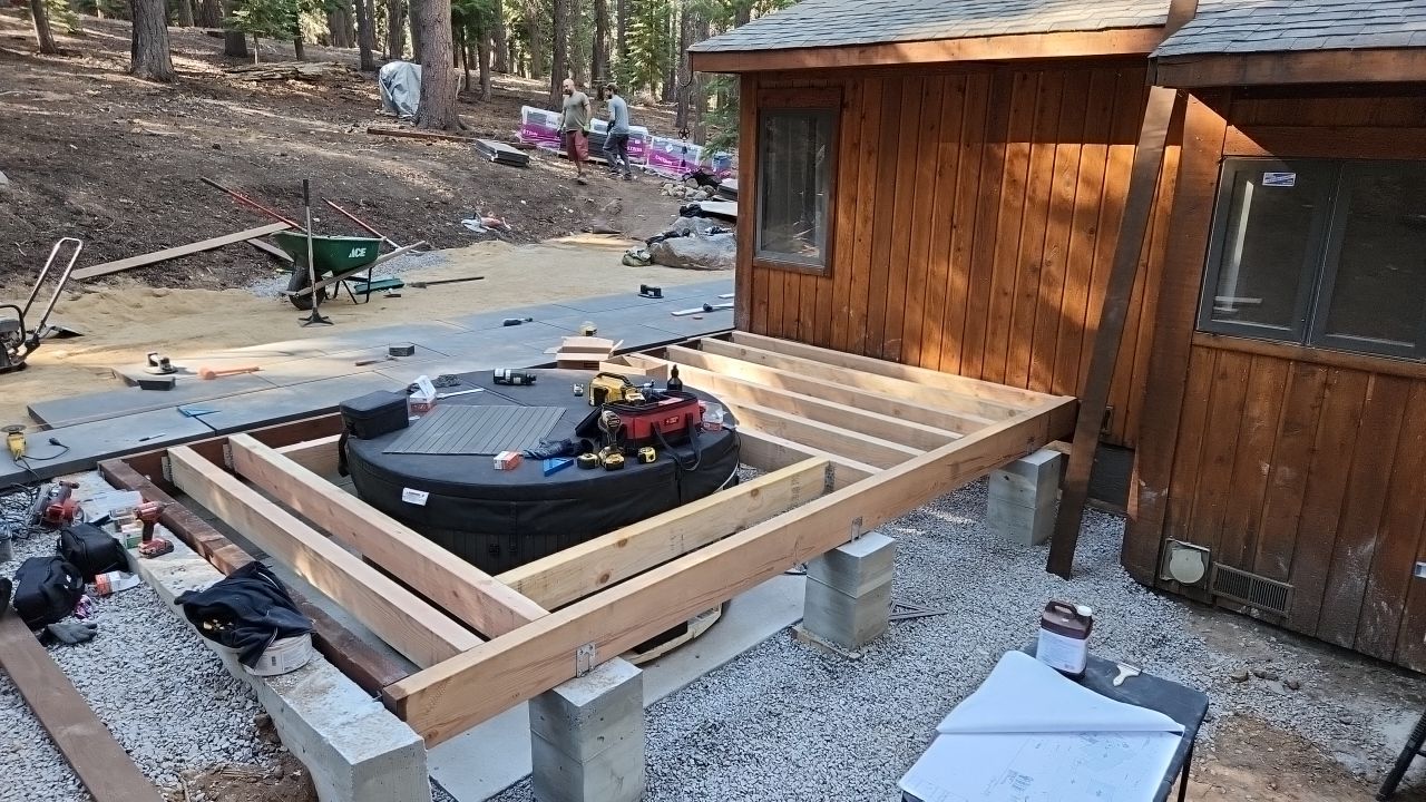 Deck/Patio by The Tahoe Tradesman