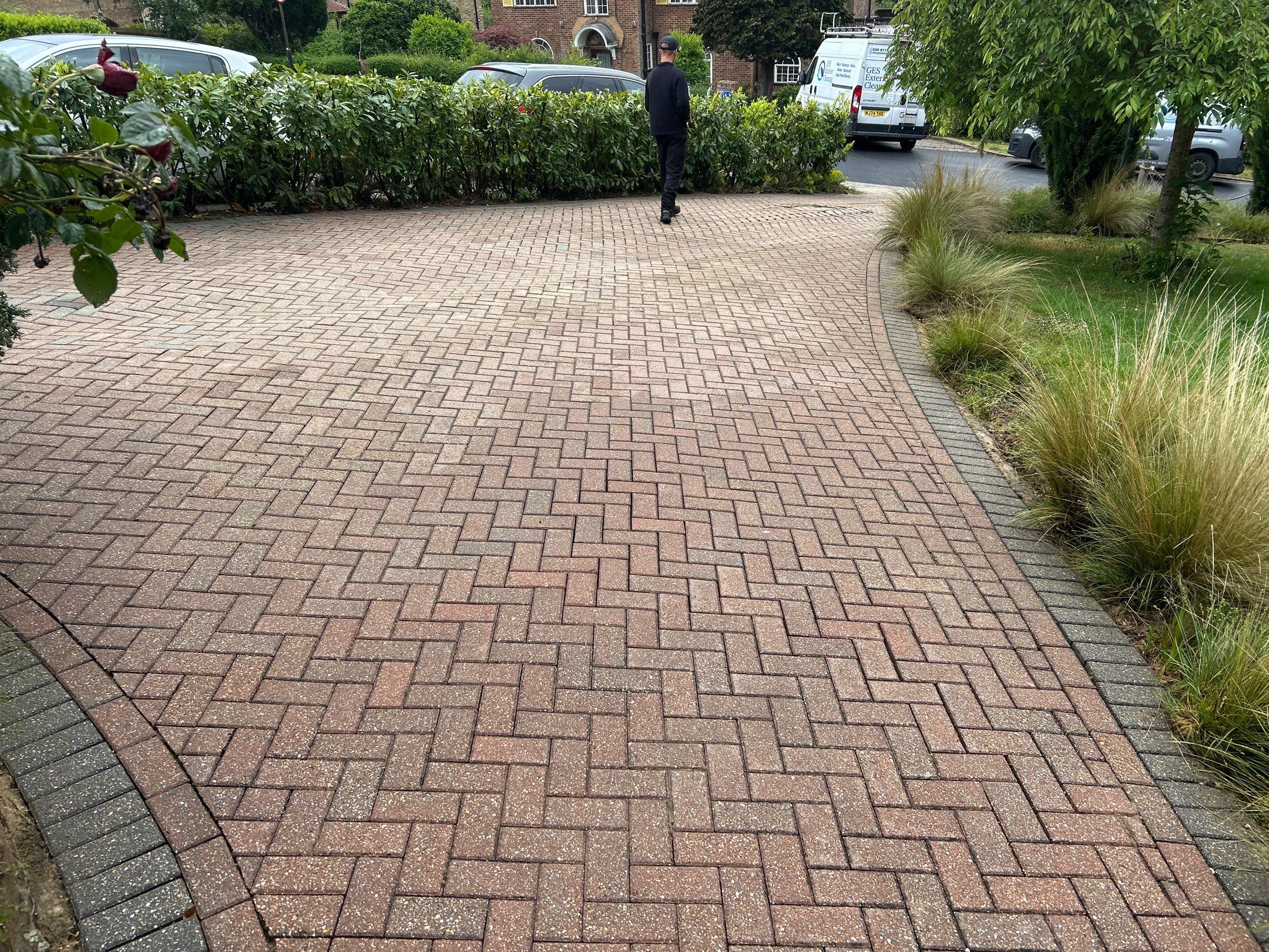 Driveway And Render Clean Surrey by Ges Exterior Cleaning ltd