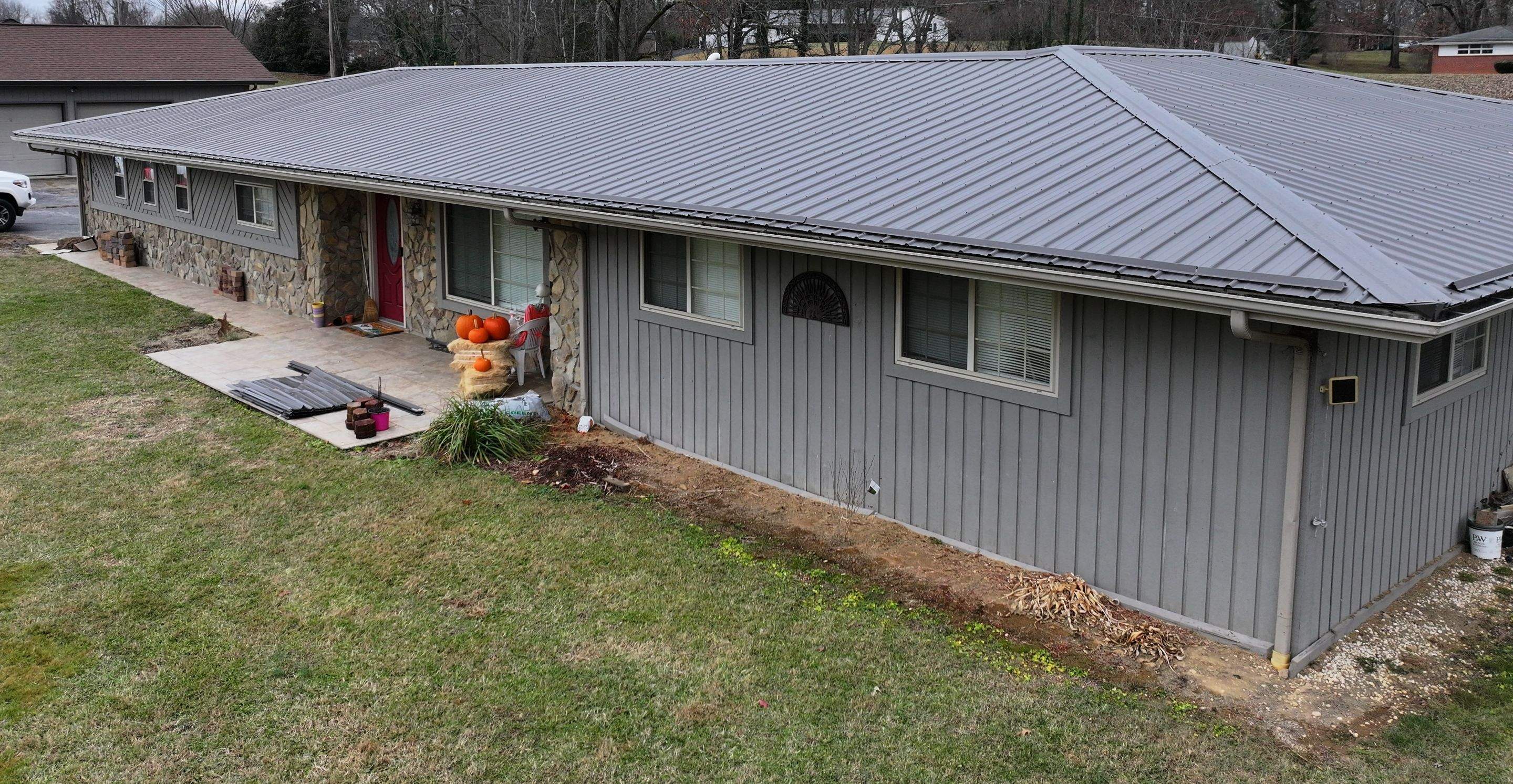 Donnely Residence by Omnia Roofing